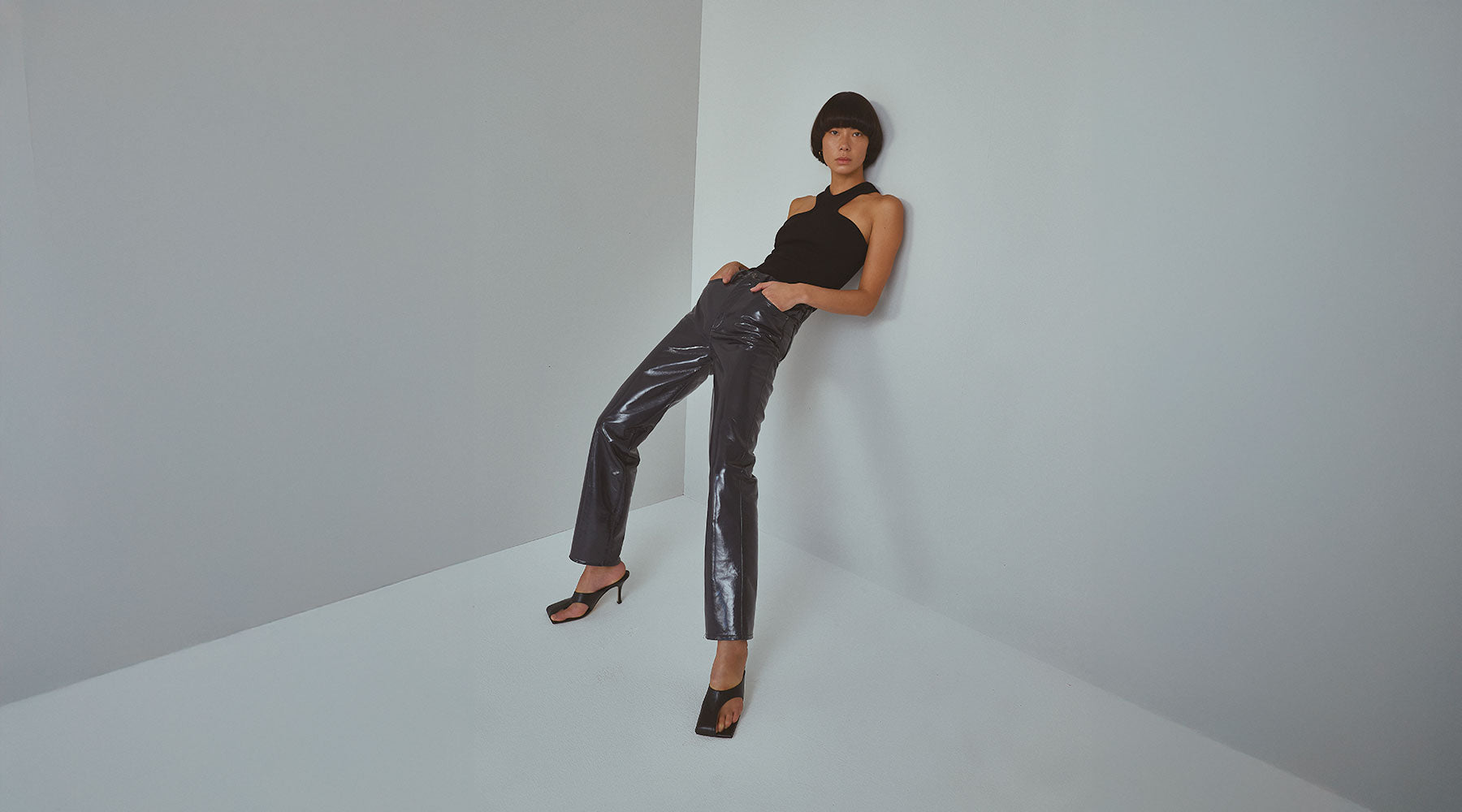 What to Wear with Leather Pants: Outfit Ideas that Never Go Out of Style