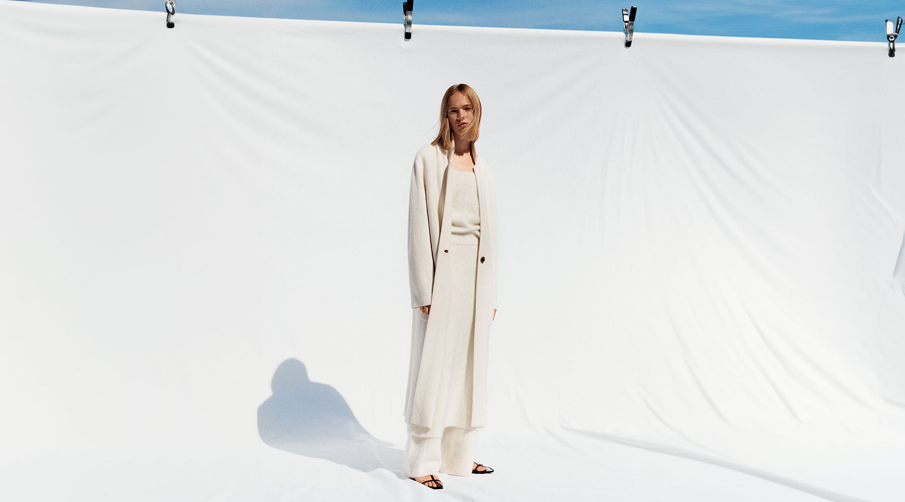 Minimalist Outfit Ideas YEAR_TO_CHANGE