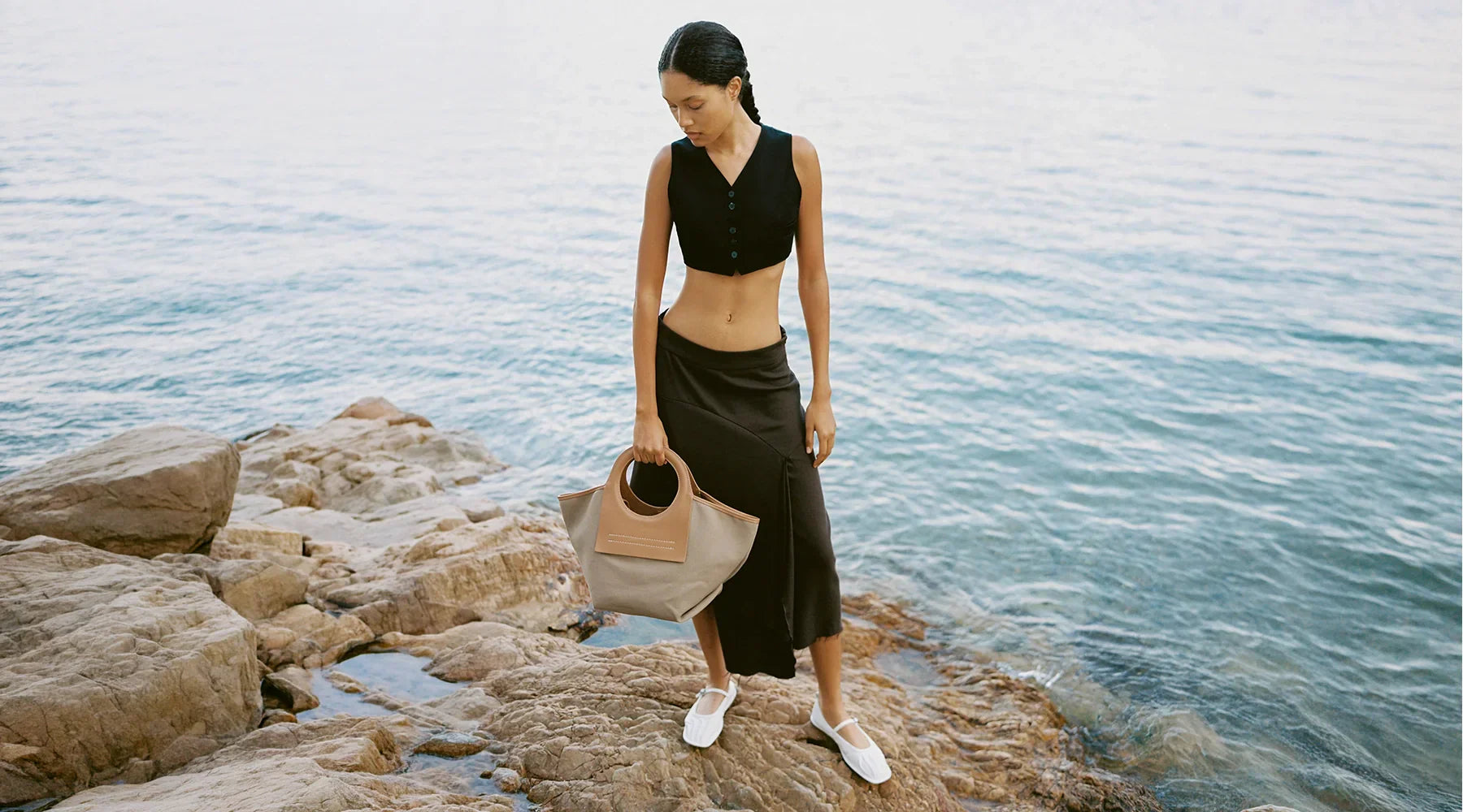 Tote-ally Stylish — How to Wear a Tote Bag