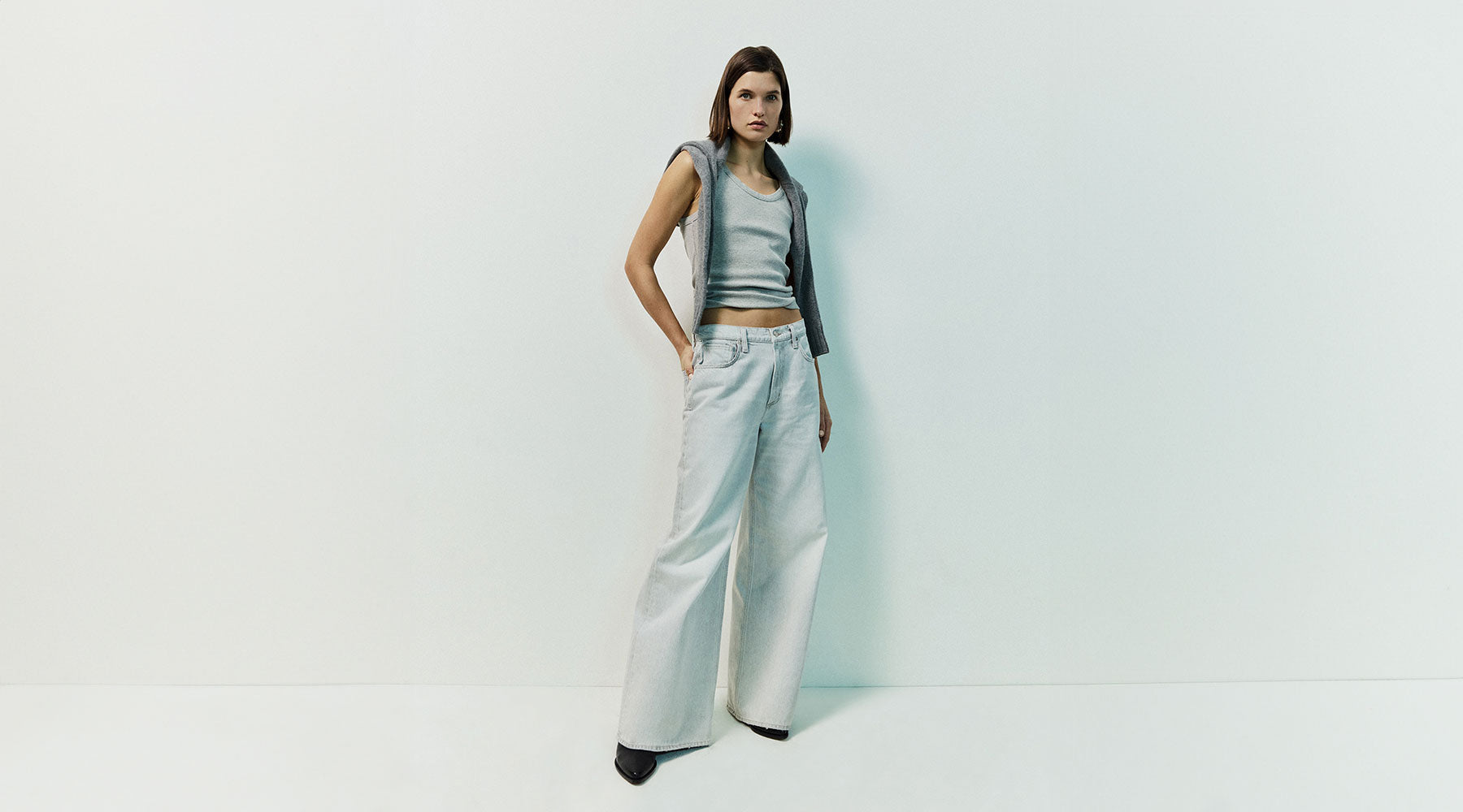Wide Leg Jeans Outfits YEAR_TO_CHANGE