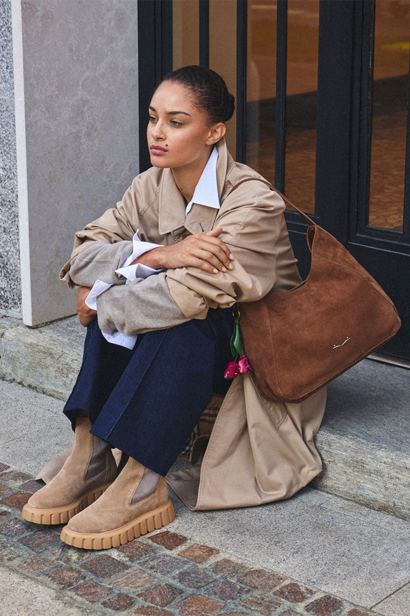 Short trench coat EEVE and Fluid stripe shirt
