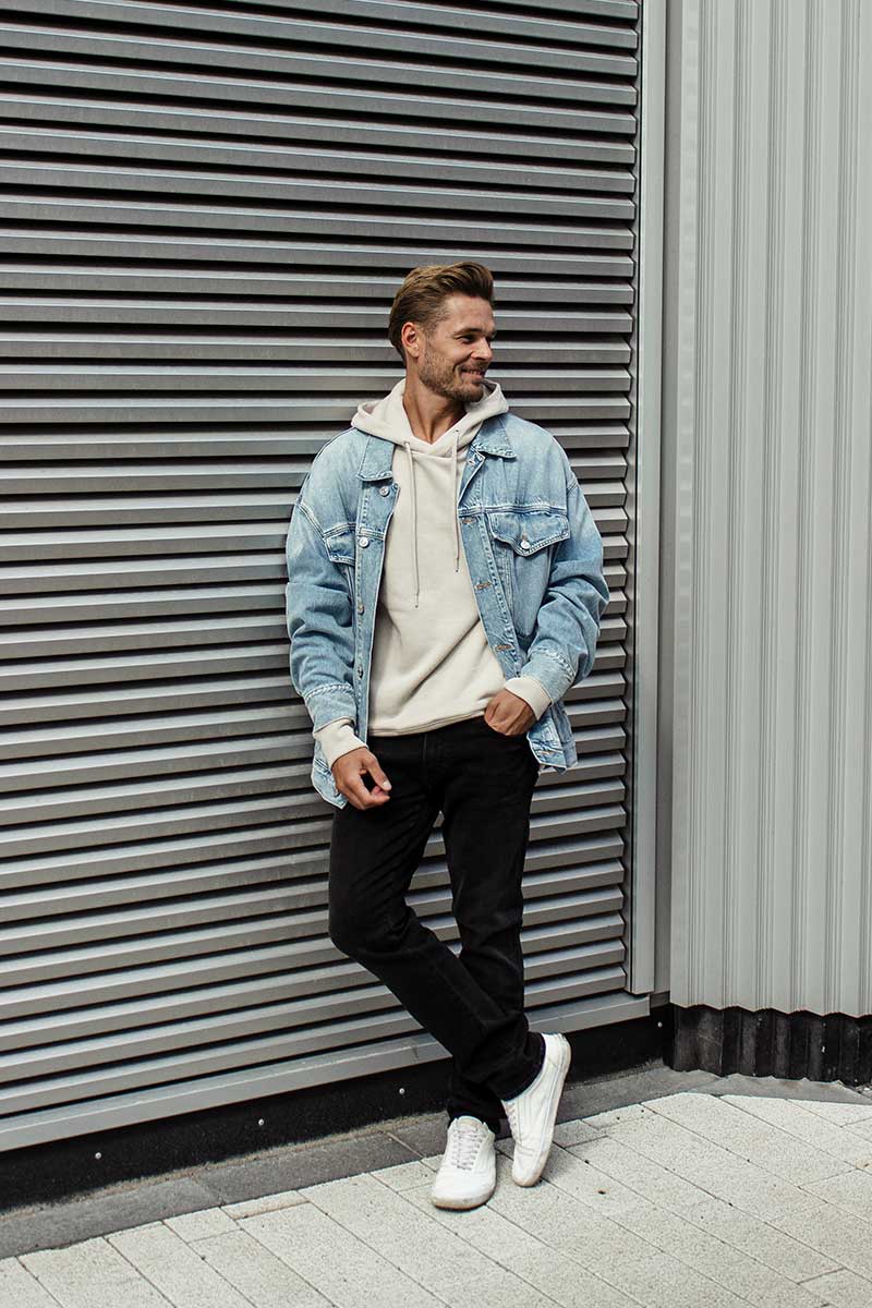 Bluza z kapturem z haftowanym logo and Jeansy tapered ADLER