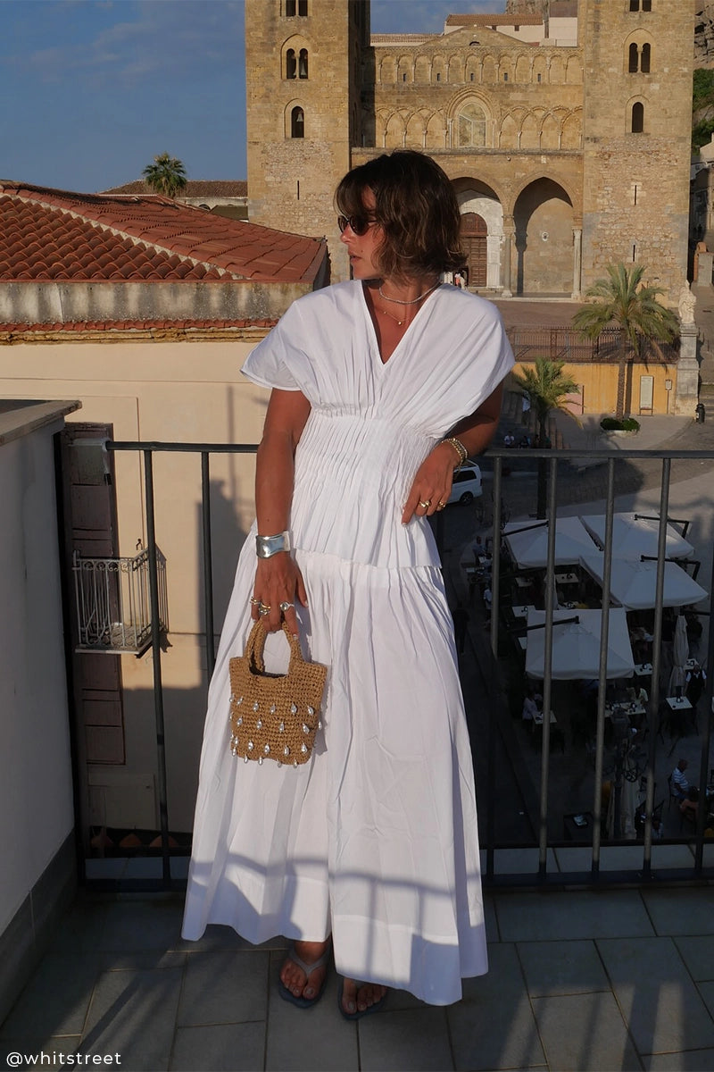 Poplin V-neck dress and Straw tote bag CABAS M