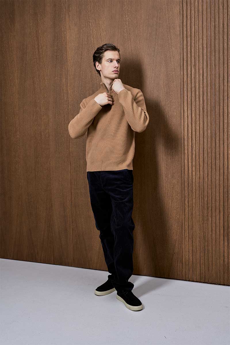 Trucker wool jumper ALEX and Corduroy chino trousers CONSTANTIN