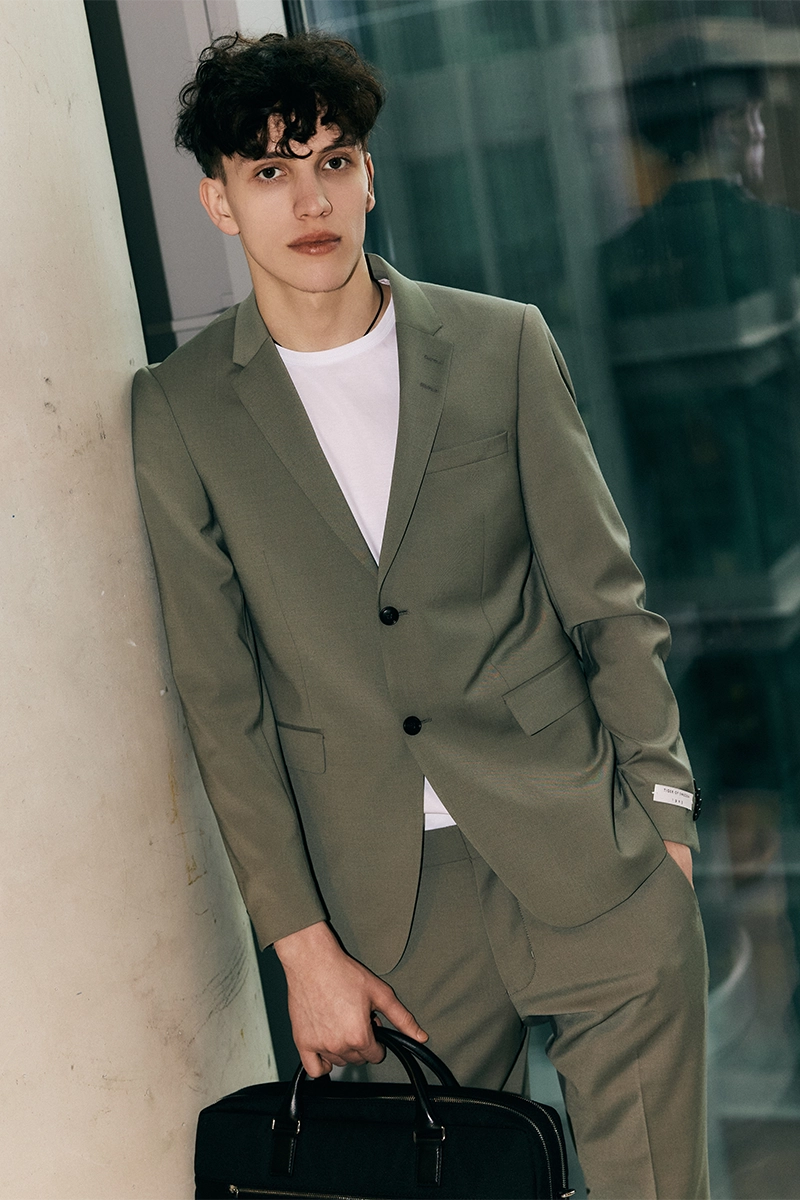 Slim-fit blazer JERRETTS and Mercerized cotton t-shirt OLAF