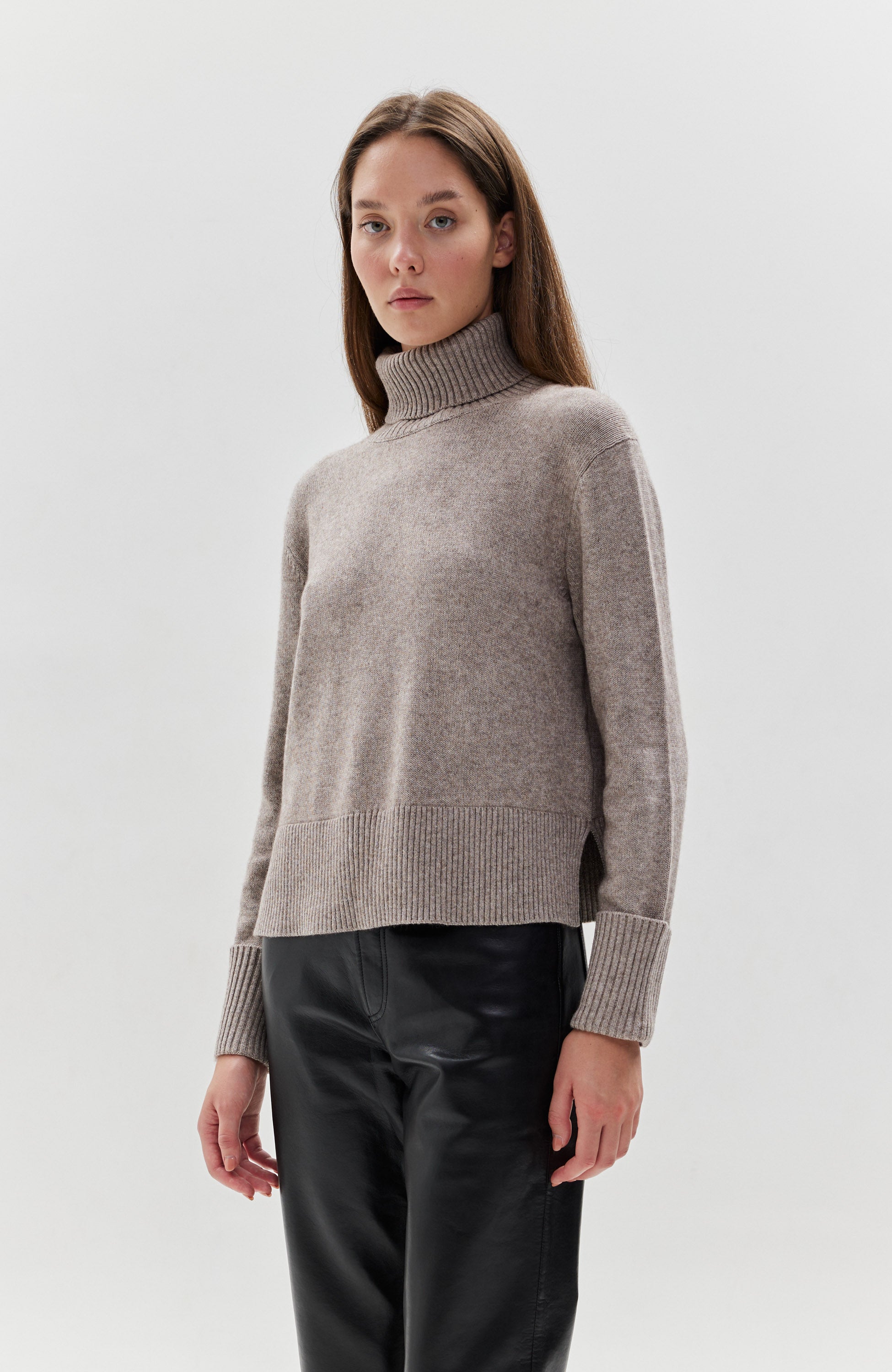 Sweter z golfem relaxed