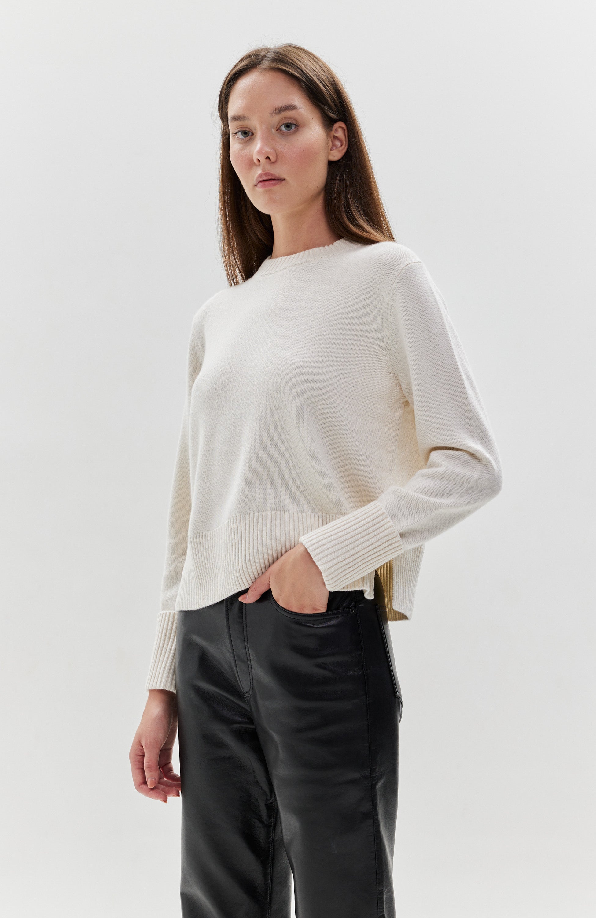 Sweter relaxed z okrągłym dekoltem