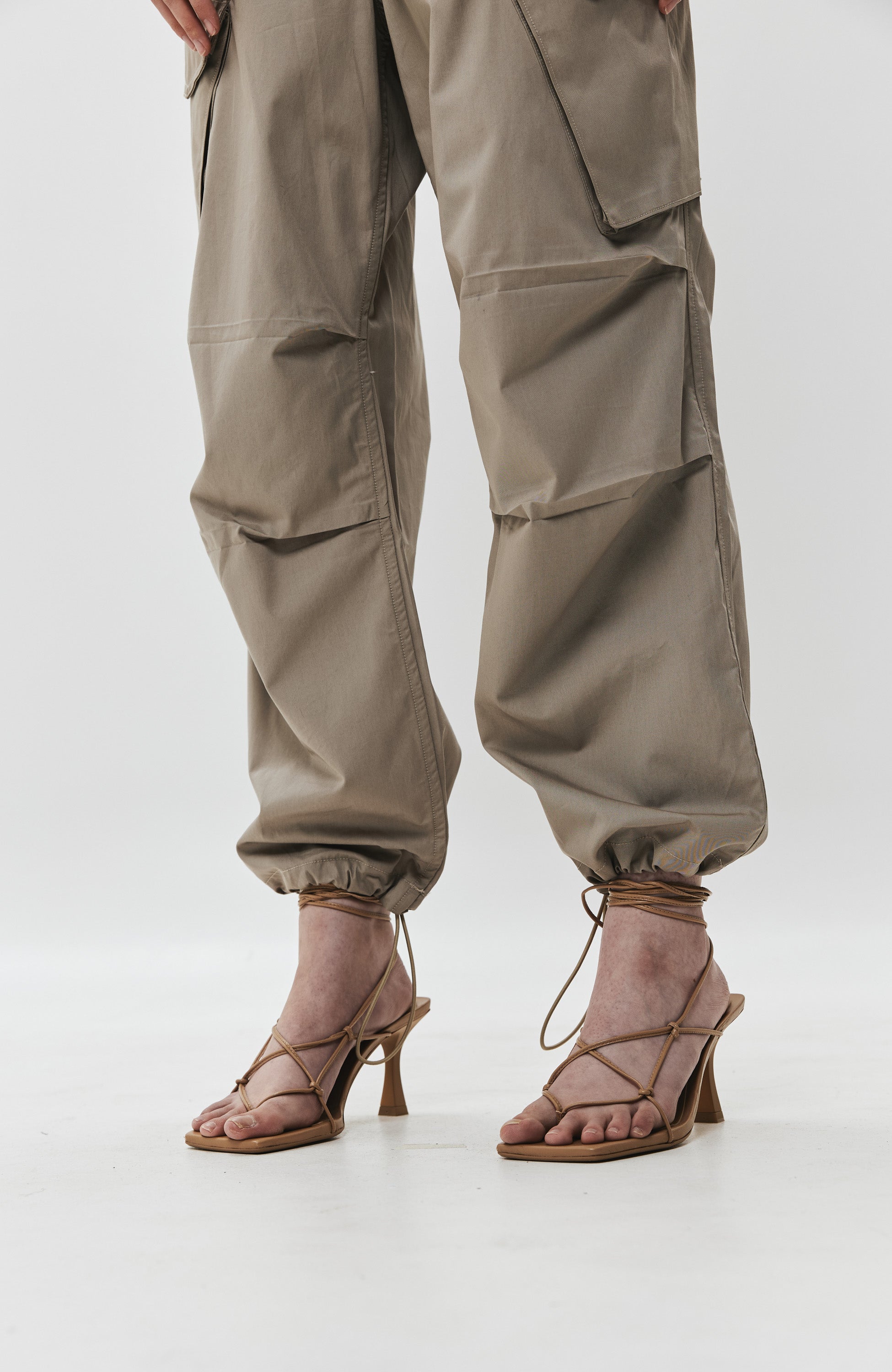 Agolde Neutral Cargo cotton trousers ginerva image 8
