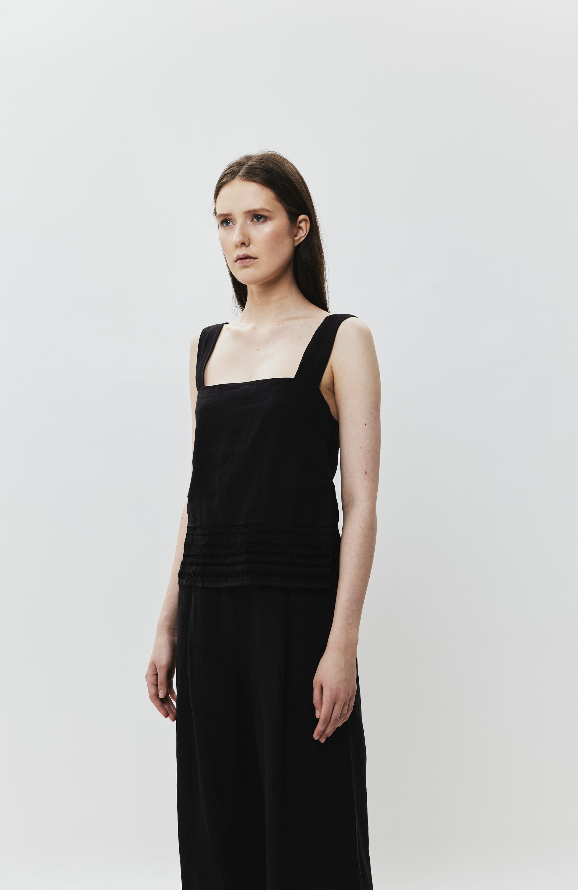 Square-neck linen short top