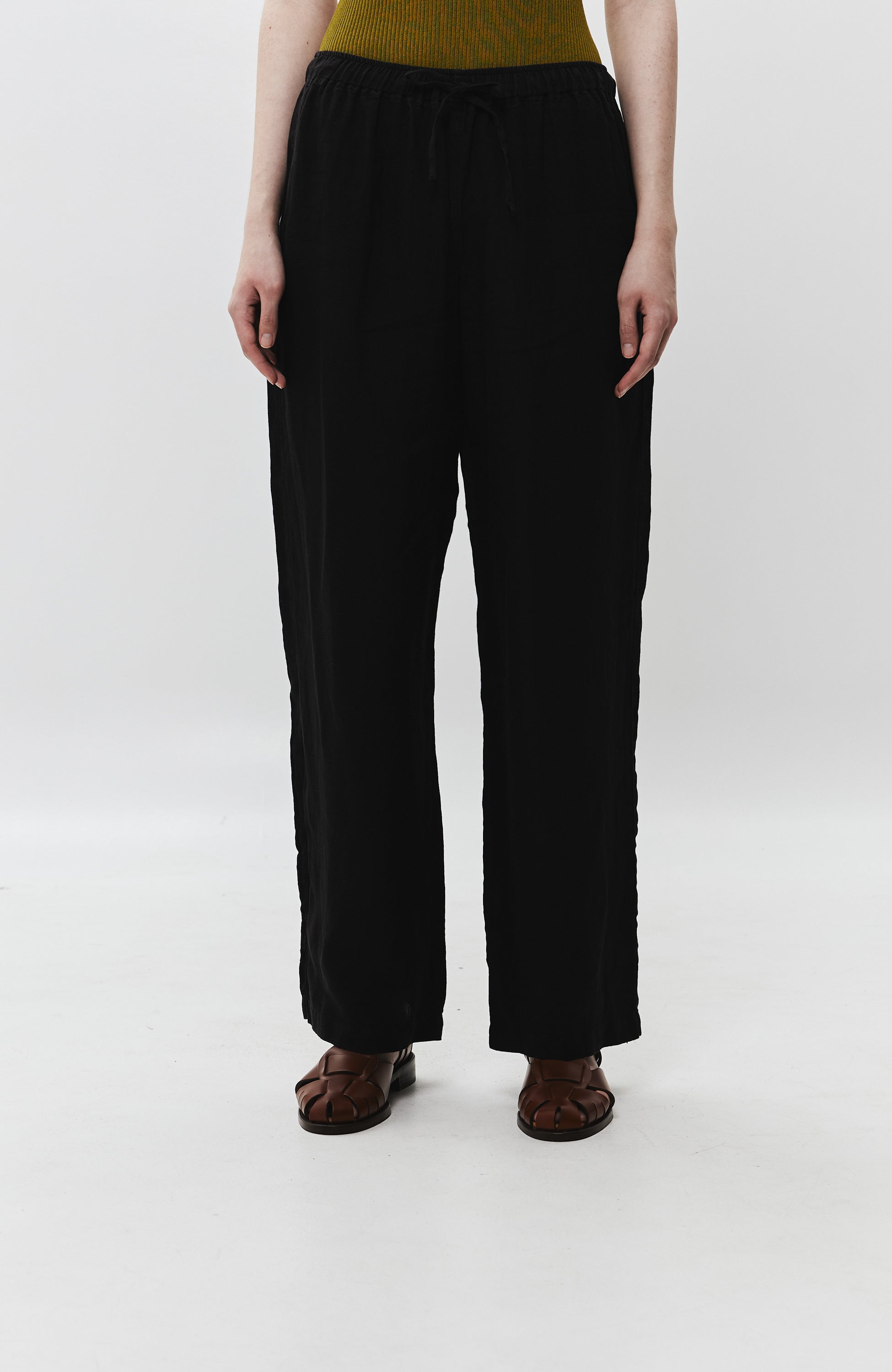 Straight-leg linen trousers