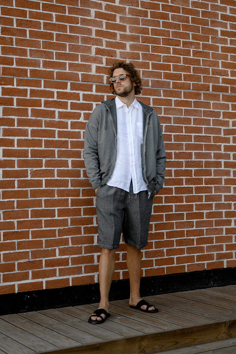 Short sleeve linen polo shirt and Drawstring-fastened linen bermuda shorts
