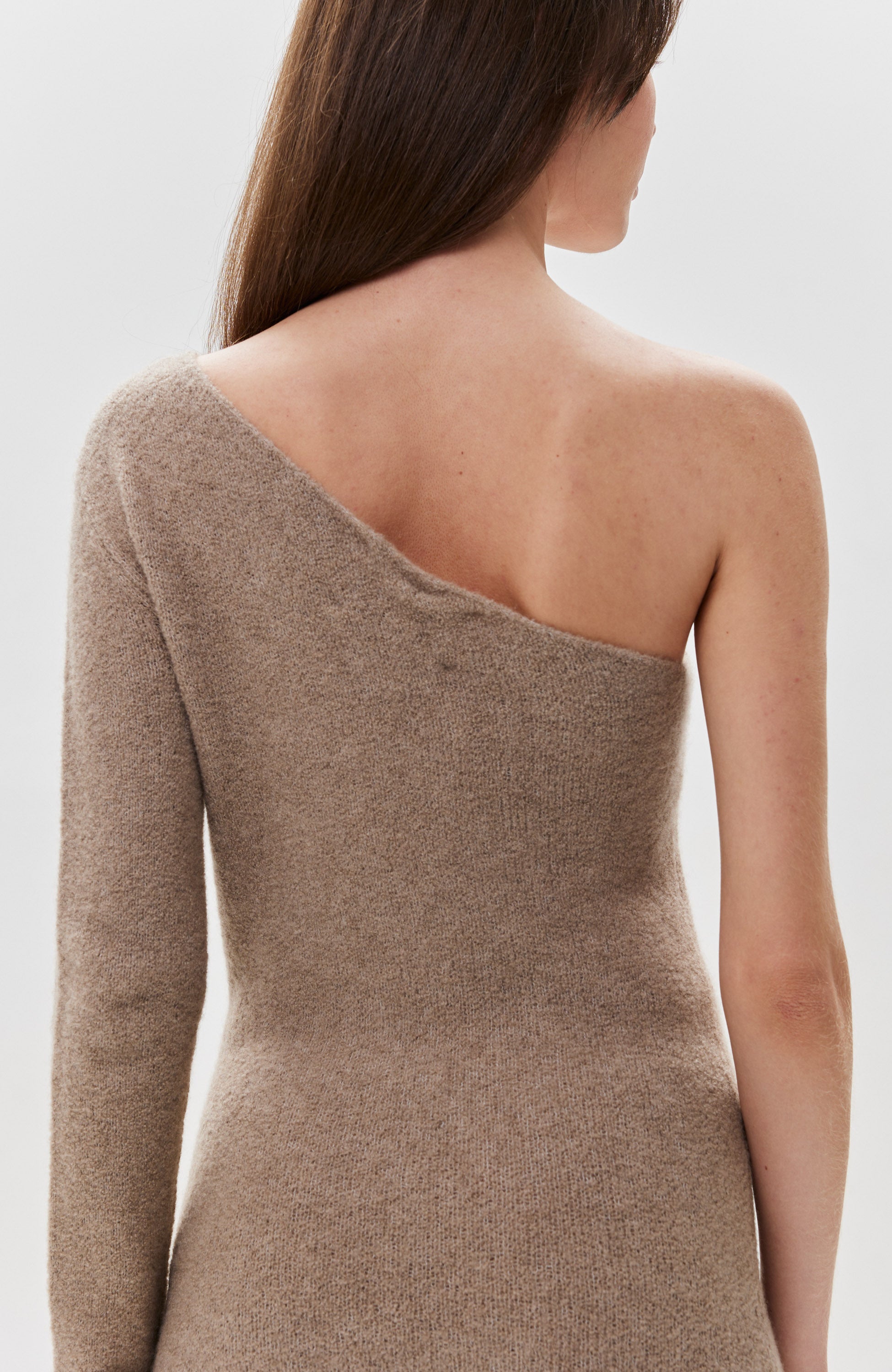 Lisa yang Beige Single-sleeve cashmere dress alaia image 6