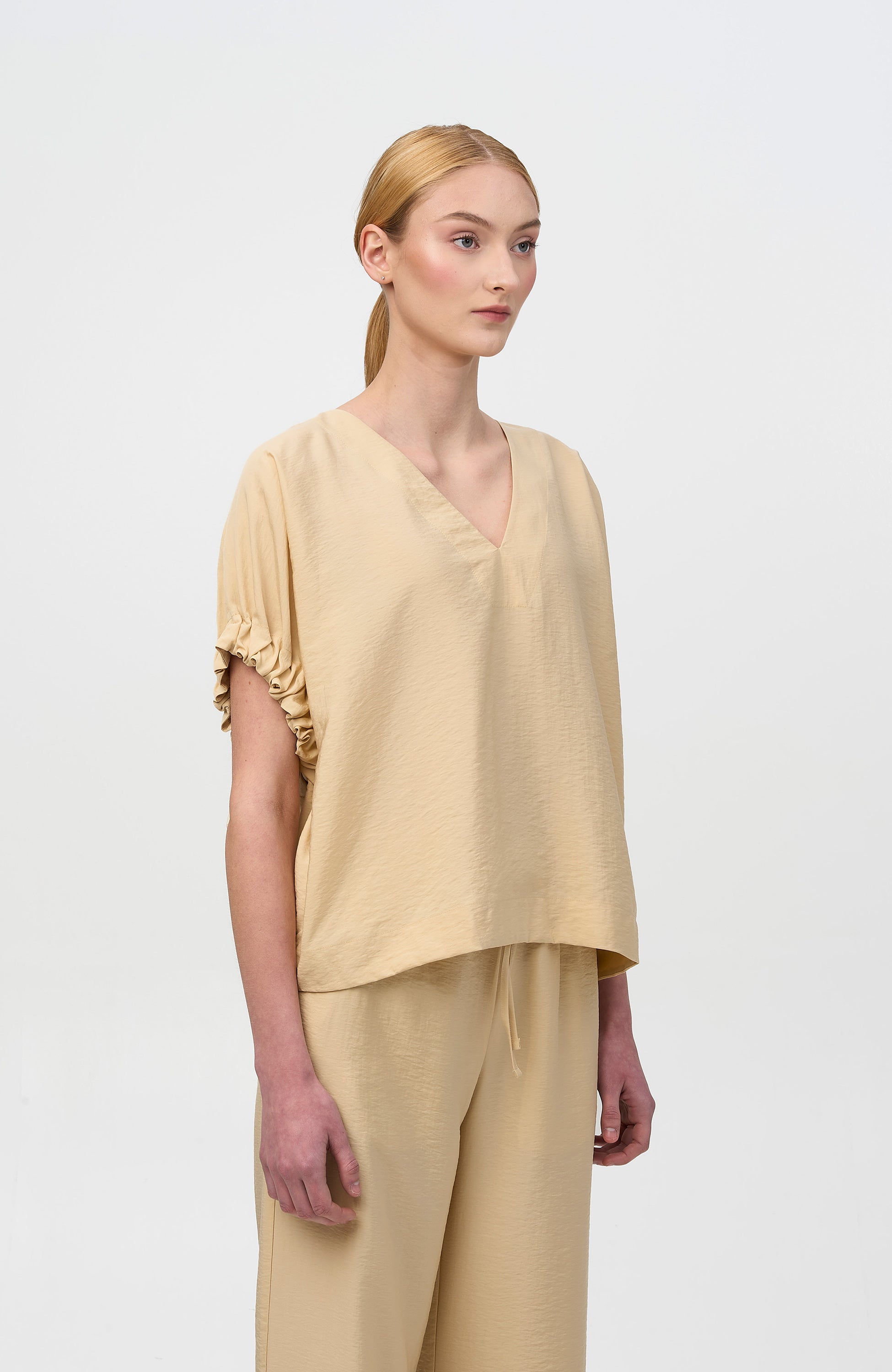 House of dagmar Neutral V-kaelusega topp image 3