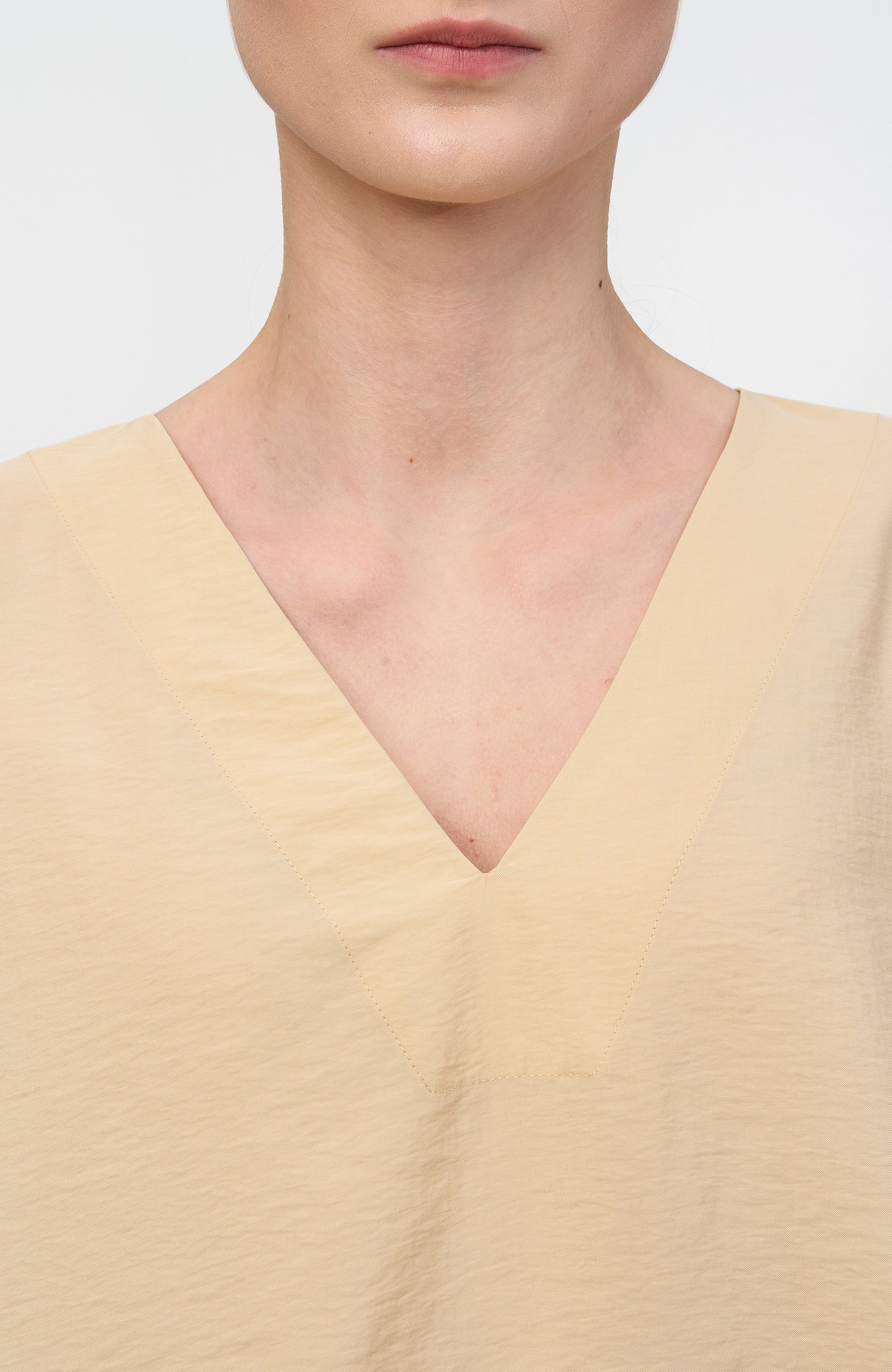House of dagmar Neutral V-kaelusega topp image 5