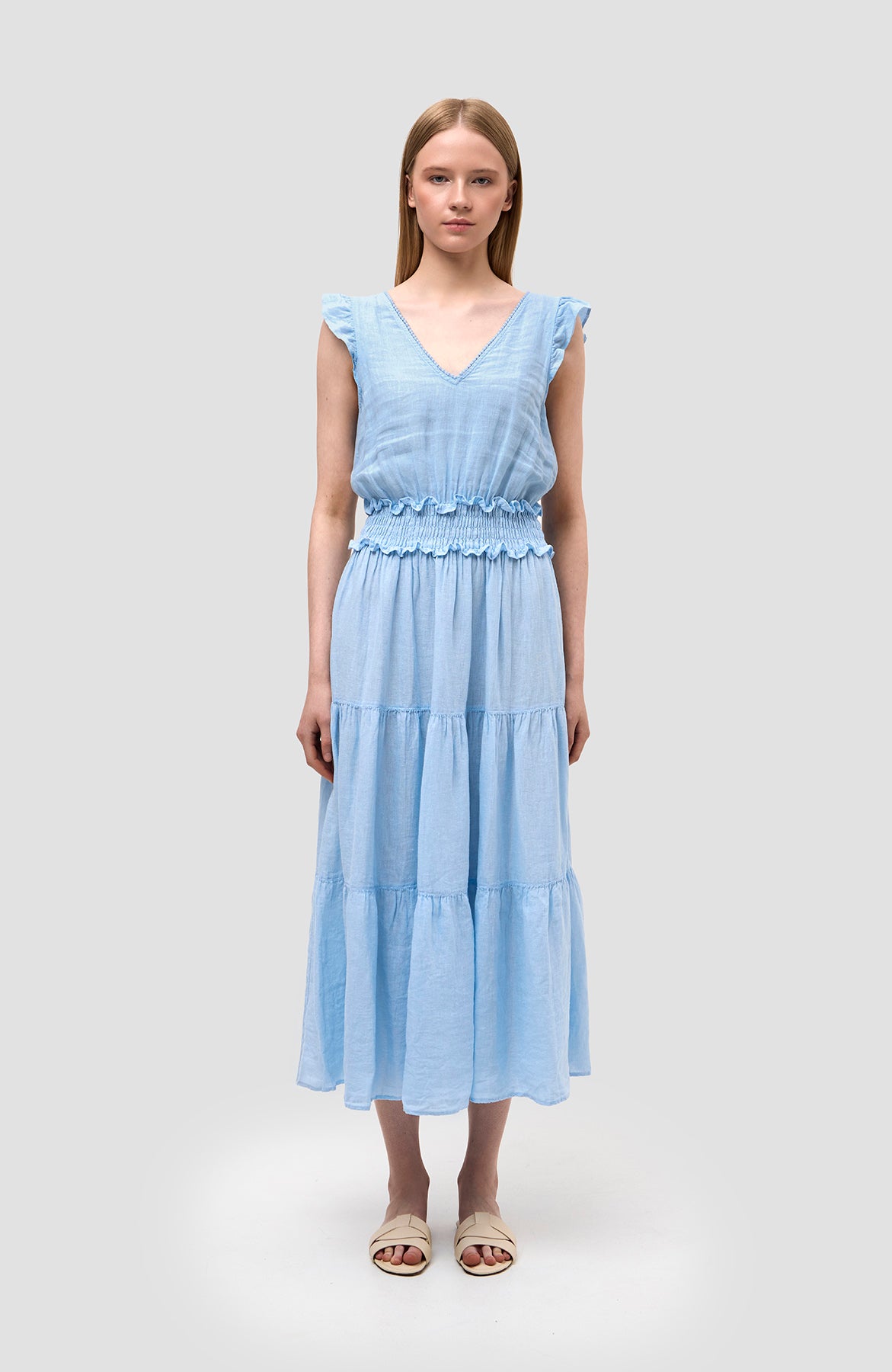 120% lino Blue V-neck flared linen midi dress image 4