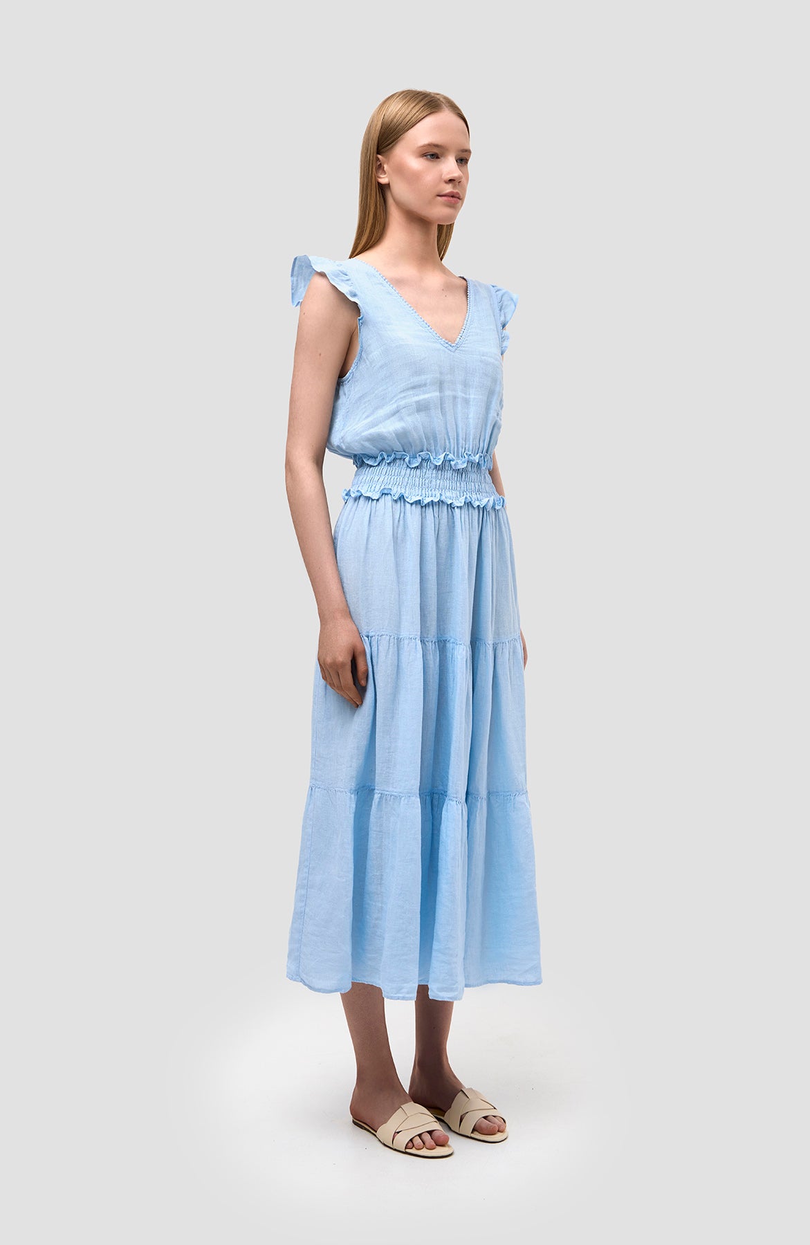 120% lino Blue V-neck flared linen midi dress image 5
