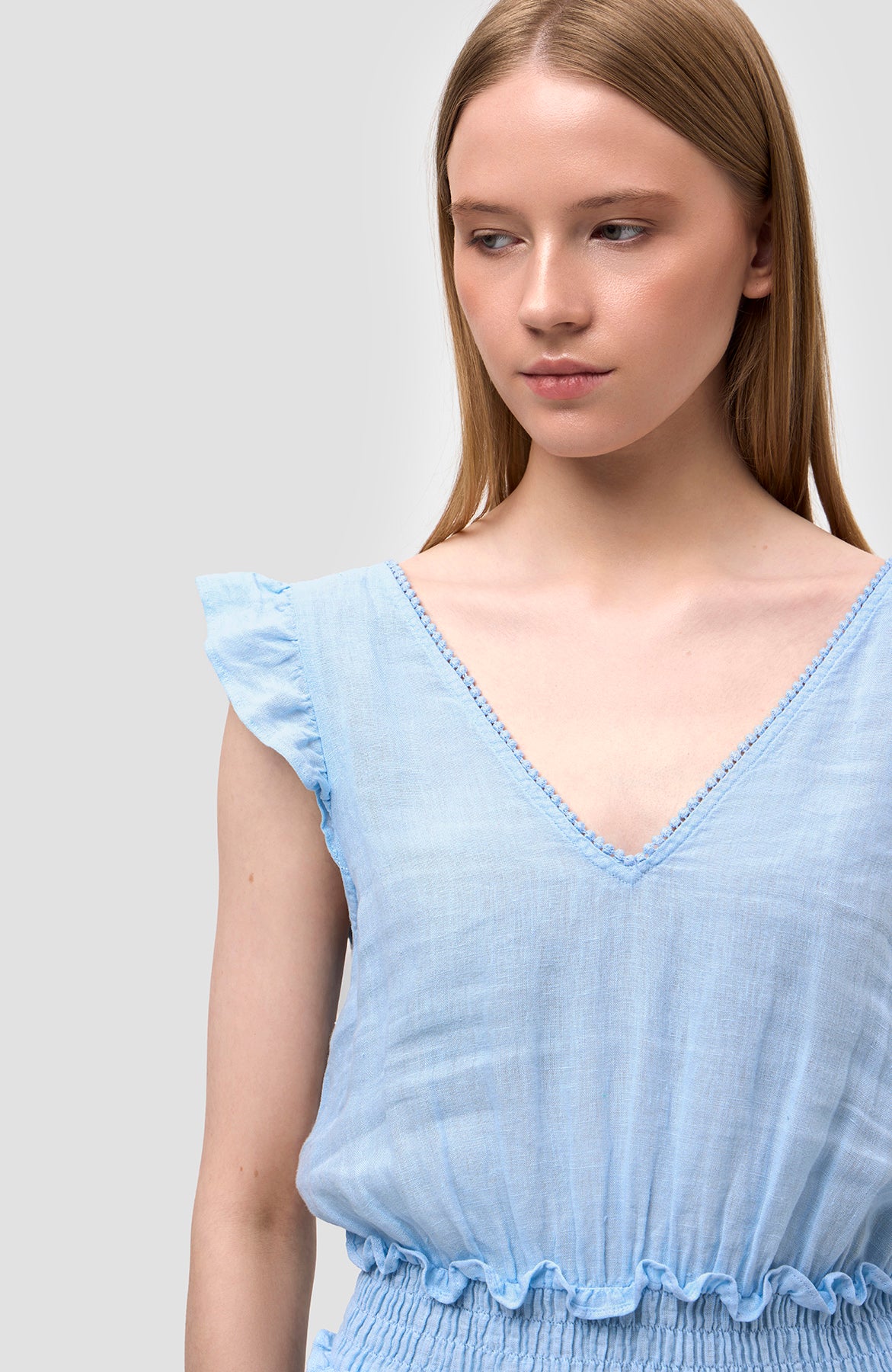 120% lino Blue V-neck flared linen midi dress image 7