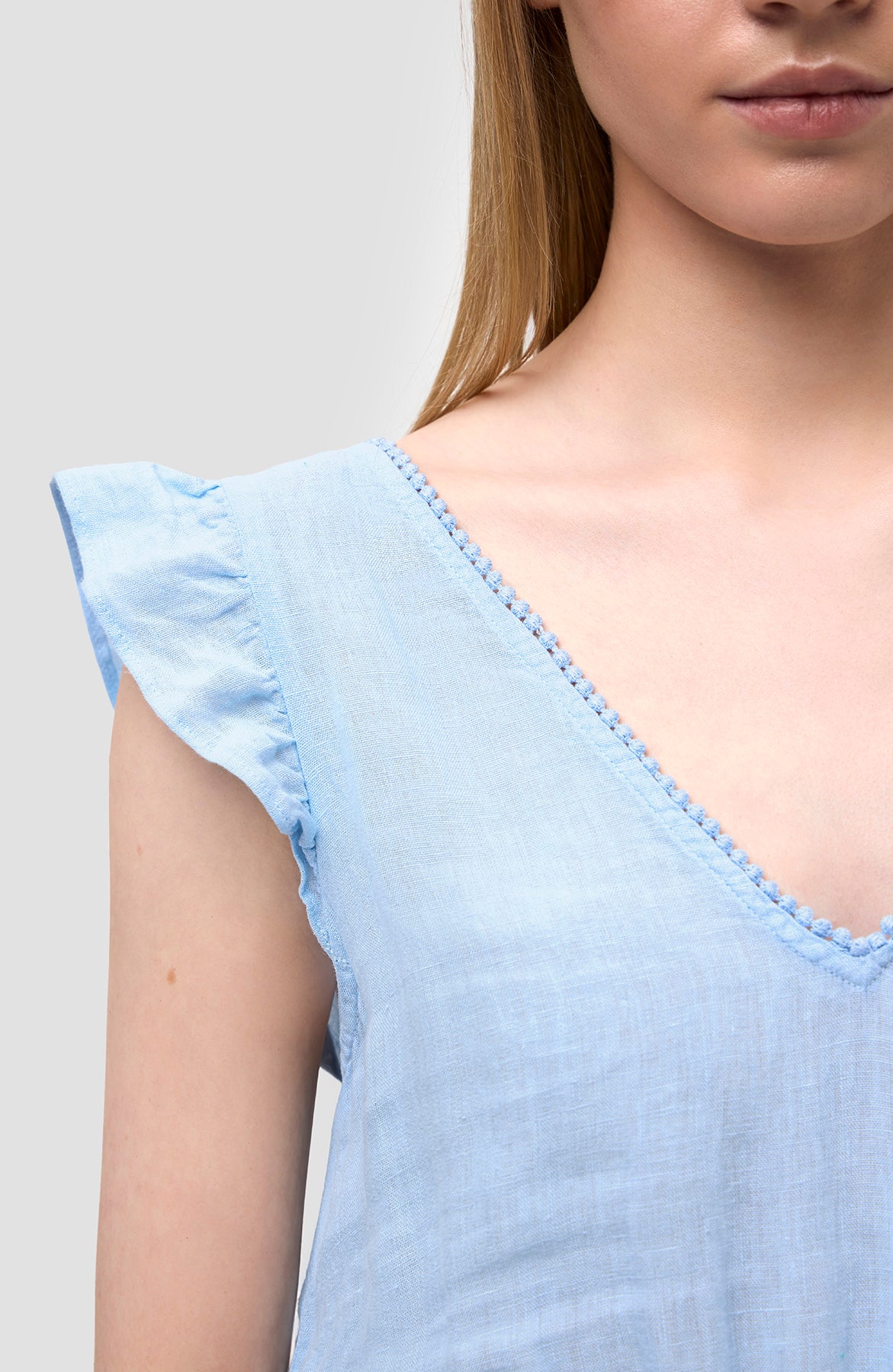 120% lino Blue V-neck flared linen midi dress image 8