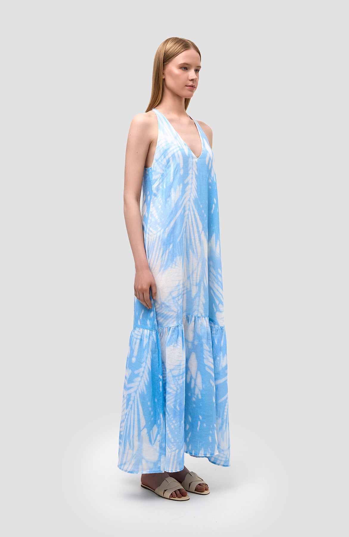 120% lino Blue Printed halterneck maxi dress image 5