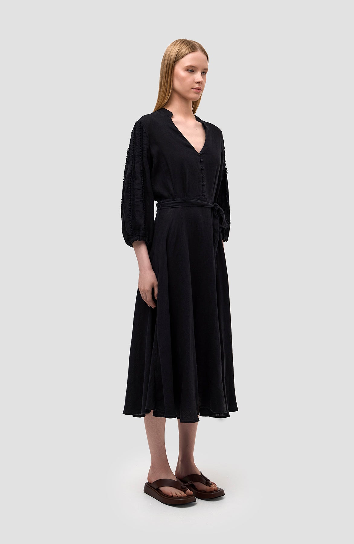 120% lino Black Embroidered linen puff-sleeve dress image 4