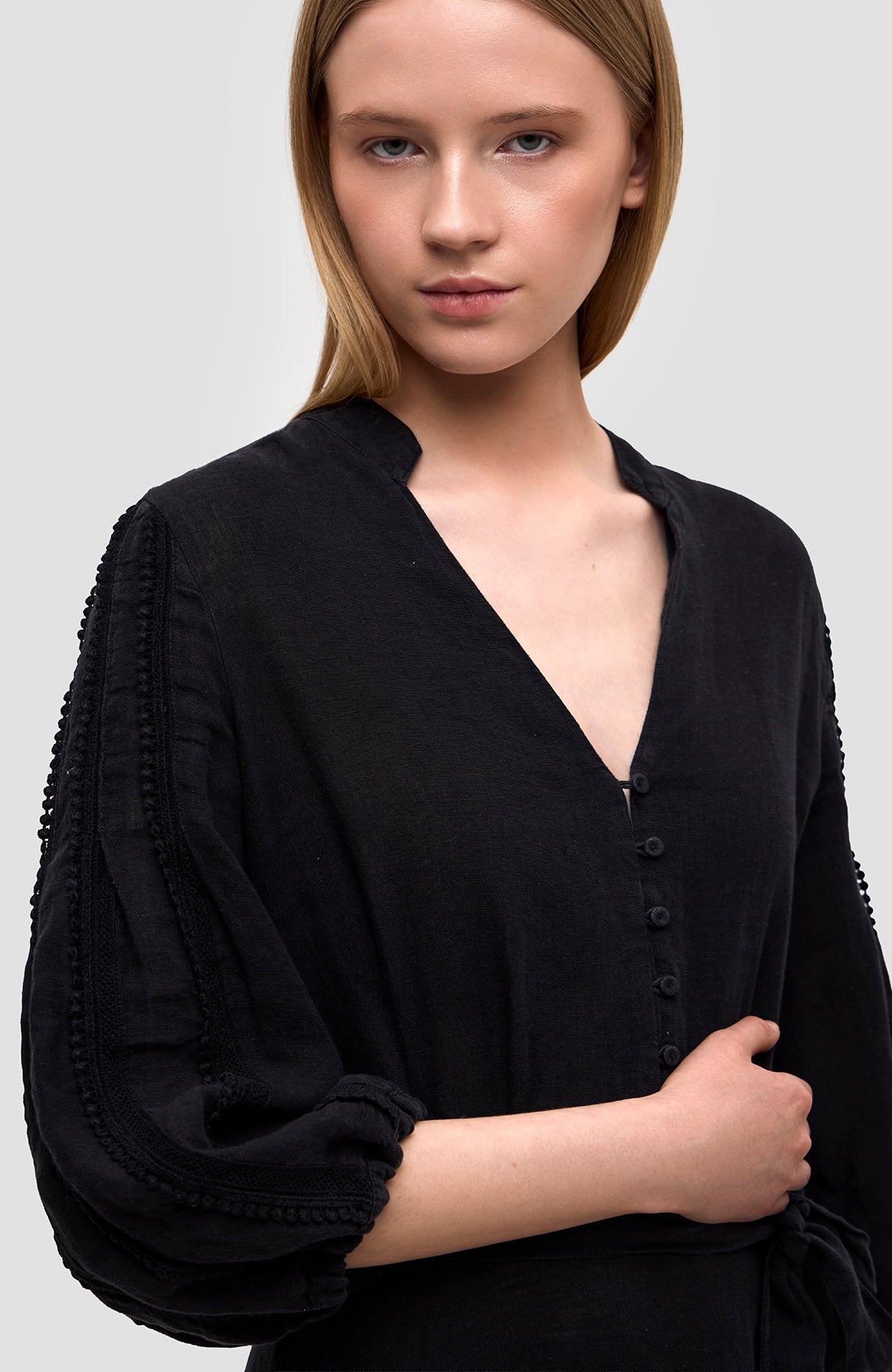 120% lino Black Embroidered linen puff-sleeve dress image 6