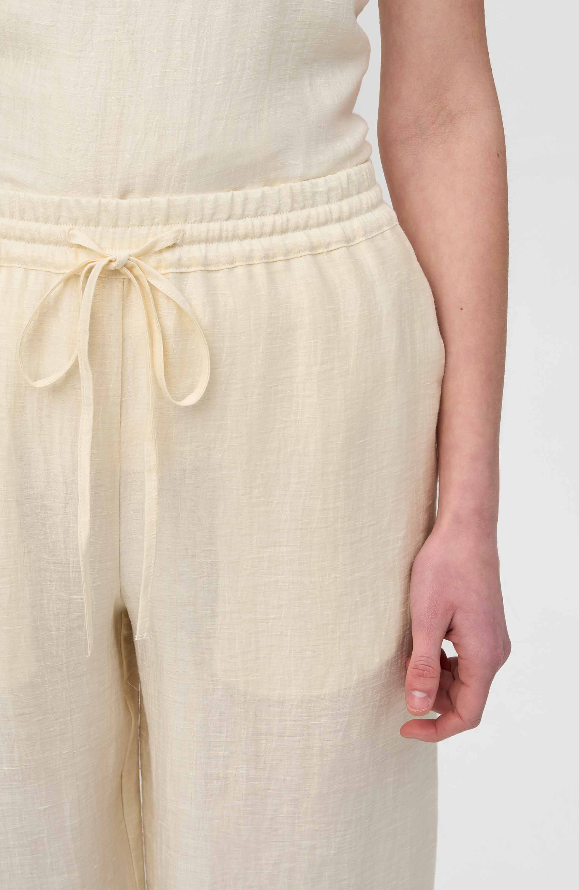 House of dagmar White Linen drawstring trousers image 5
