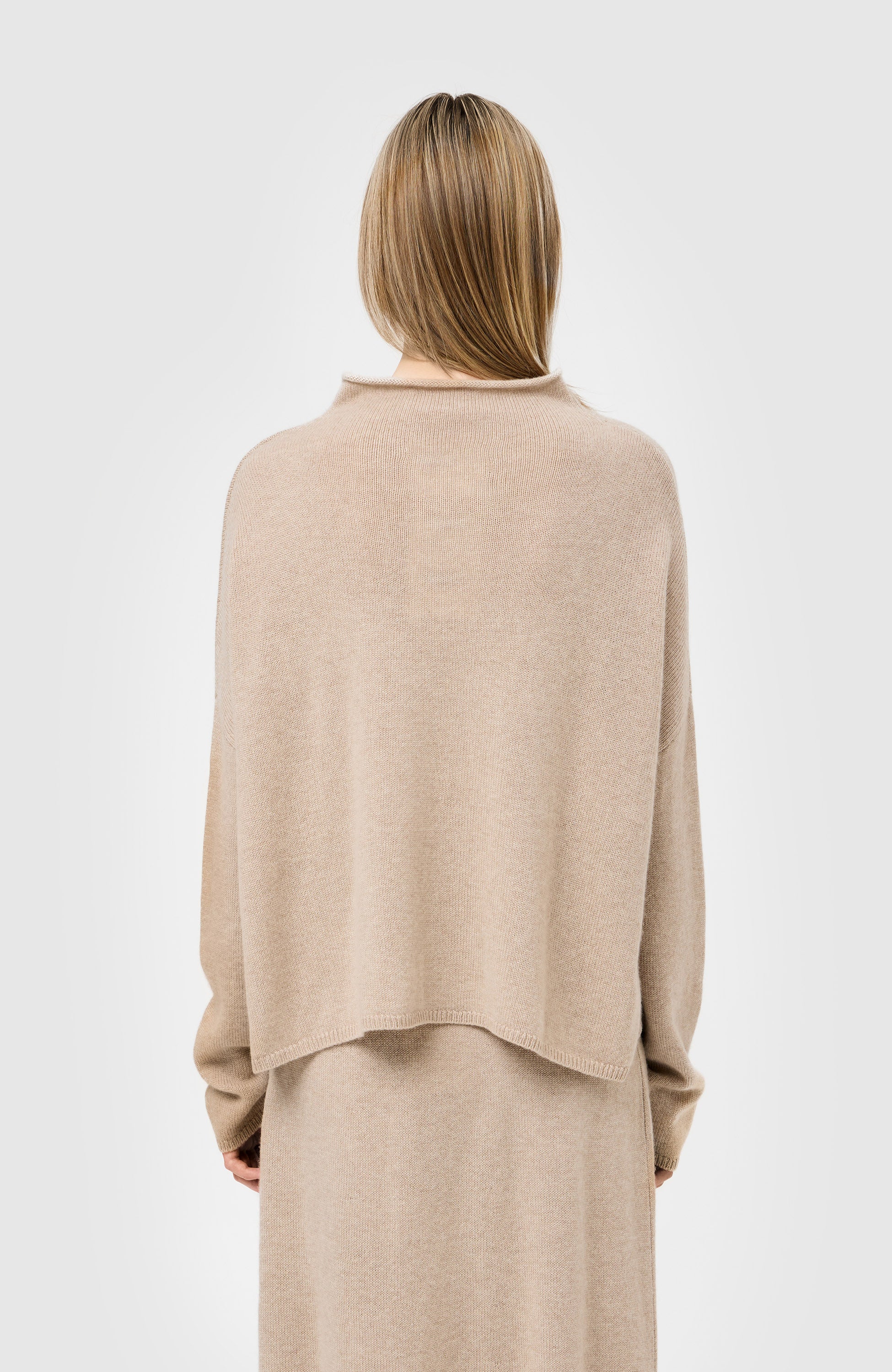 Lisa yang Neutral Rollneck cashmere sweater sandy image 4