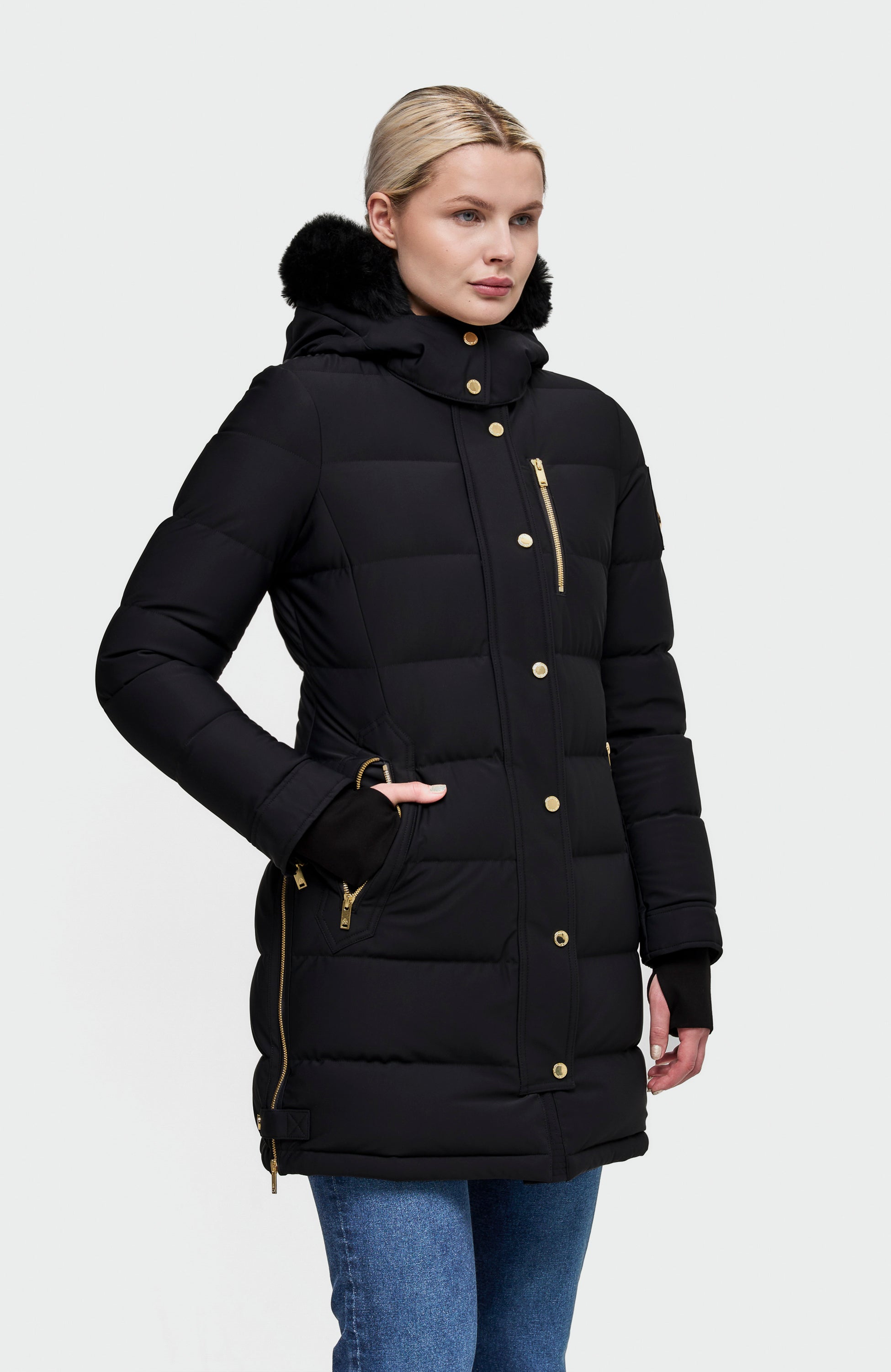 Moose knuckles Black Parka z detalami w kolorze złotym watershed image 4