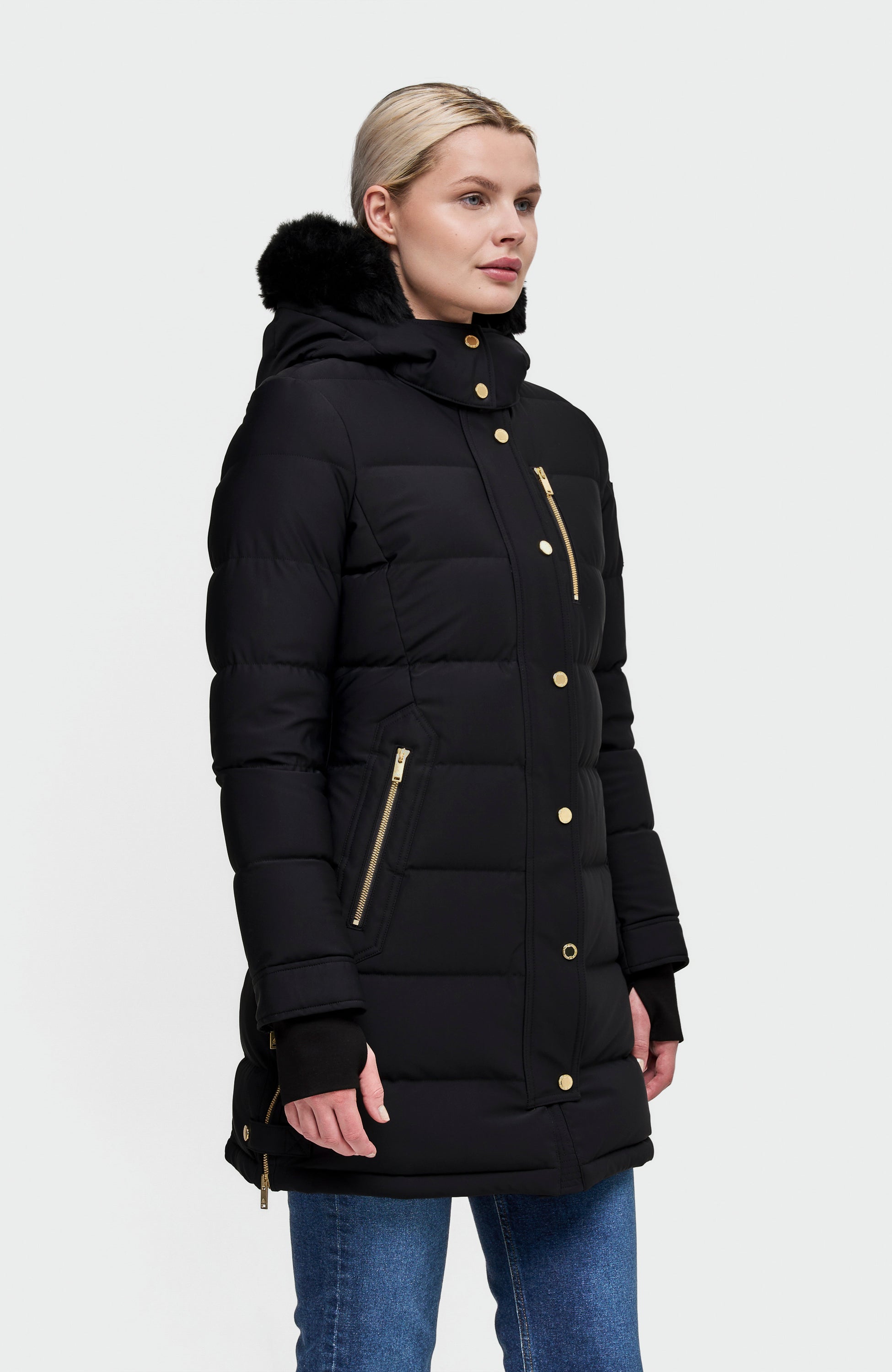 Moose knuckles Black Parka z detalami w kolorze złotym watershed image 5