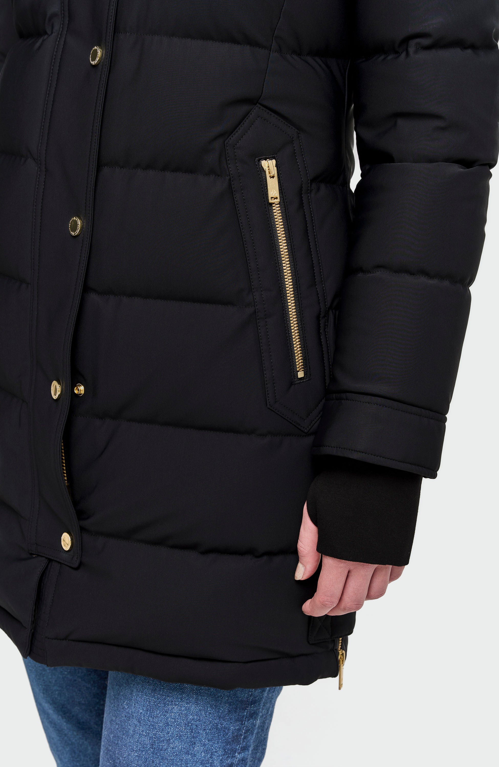 Moose knuckles Black Parka z detalami w kolorze złotym watershed image 12