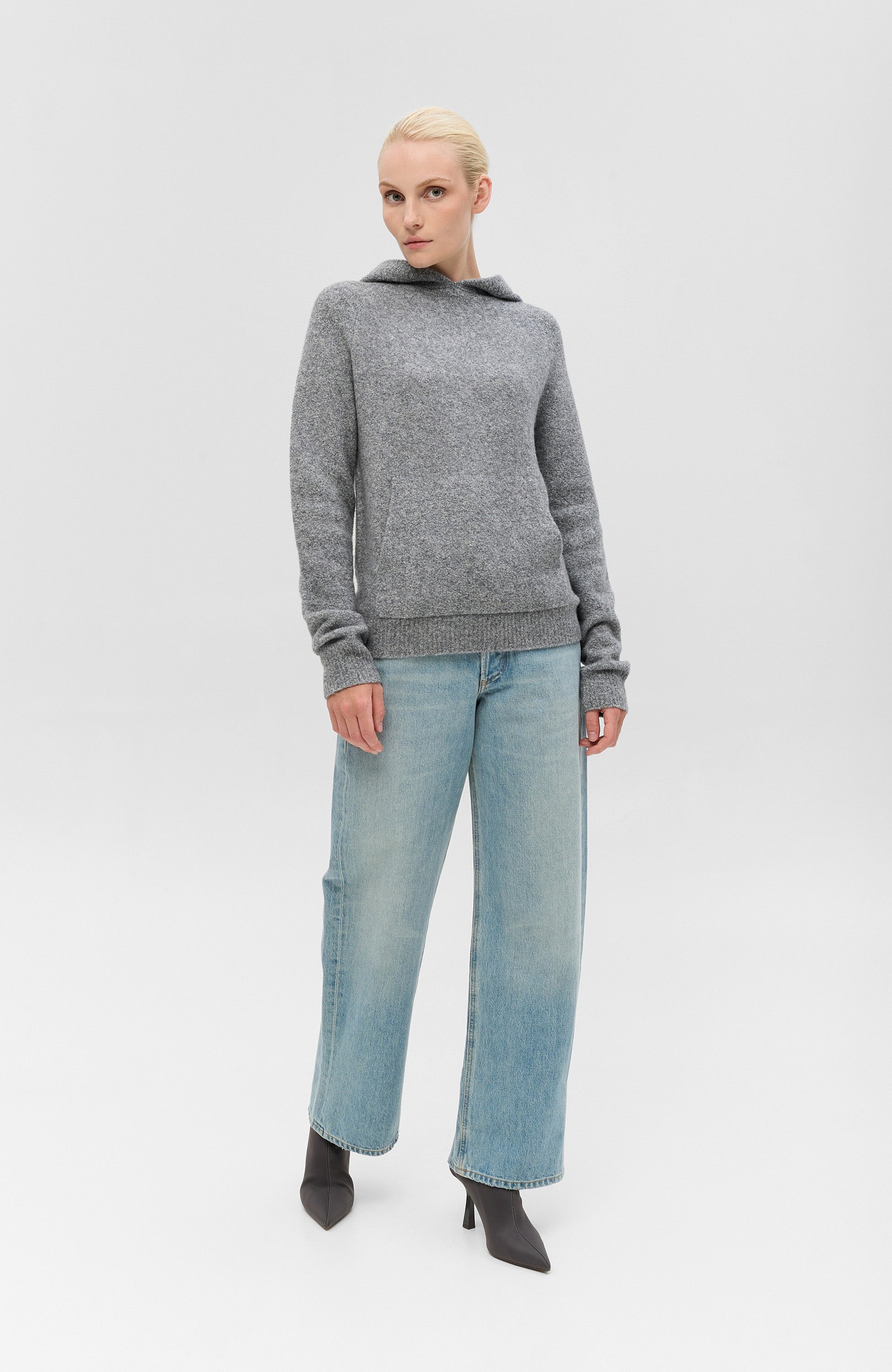 Sweter bouclé z kapturem IVY