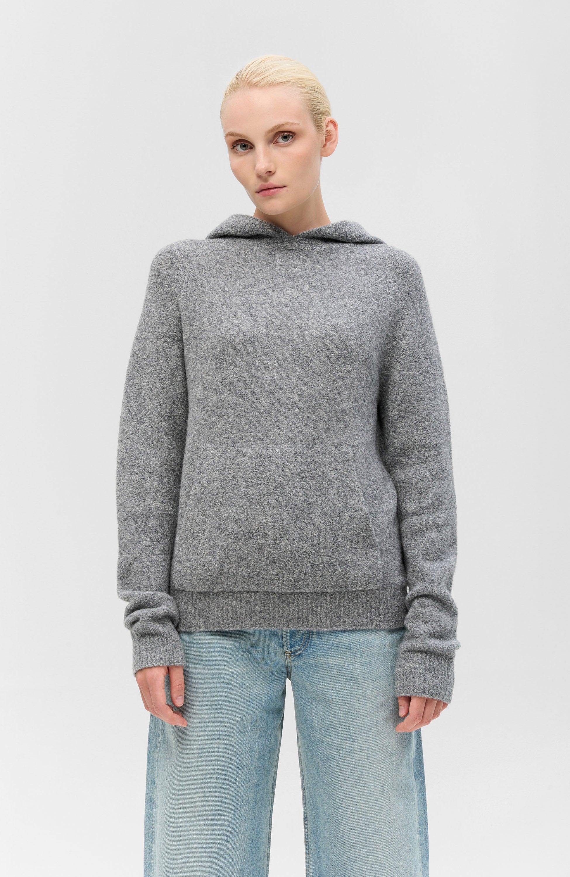 Sweter bouclé z kapturem IVY