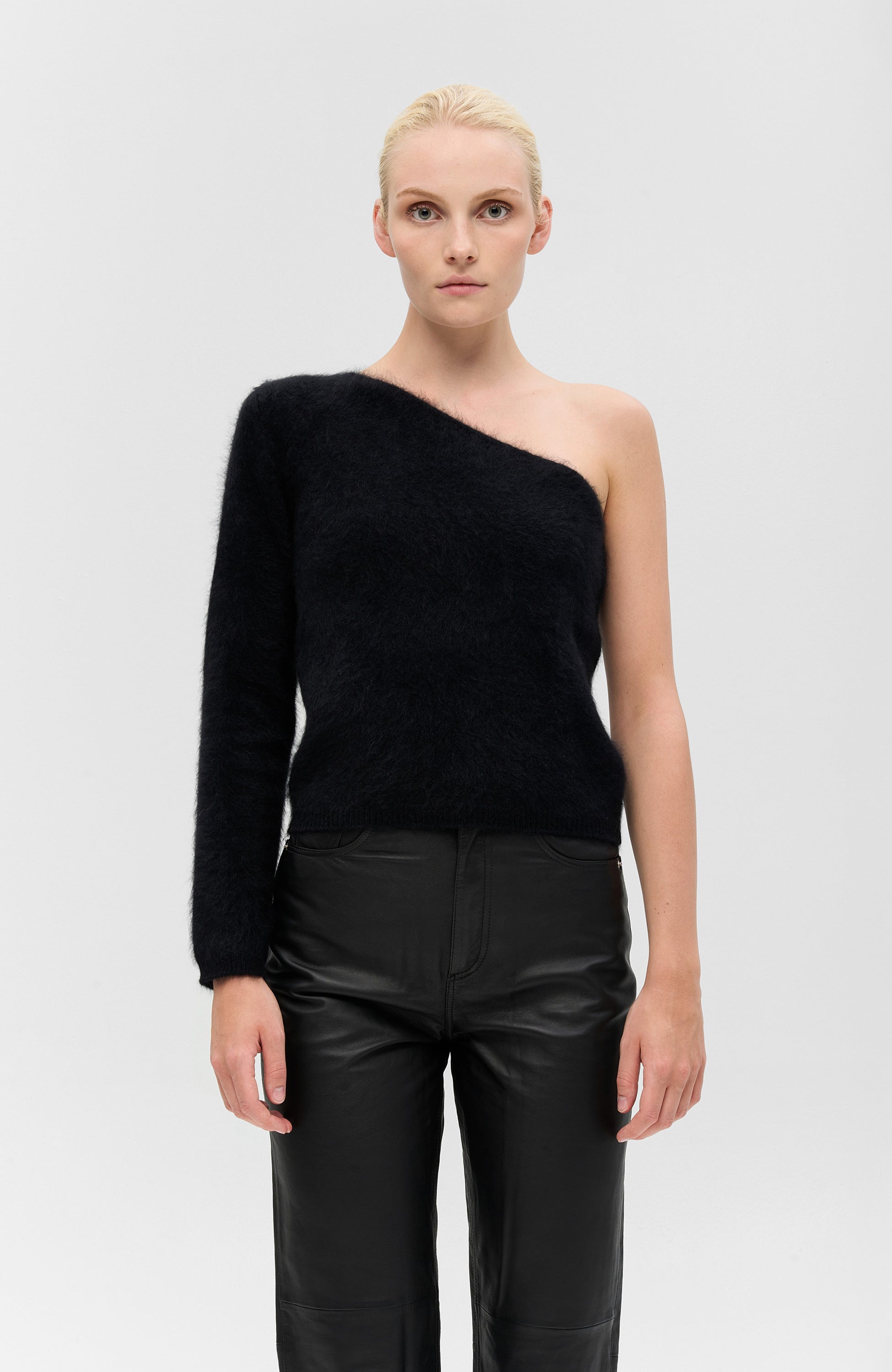 Lisa yang Black One-shoulder cashmere top dae image 3
