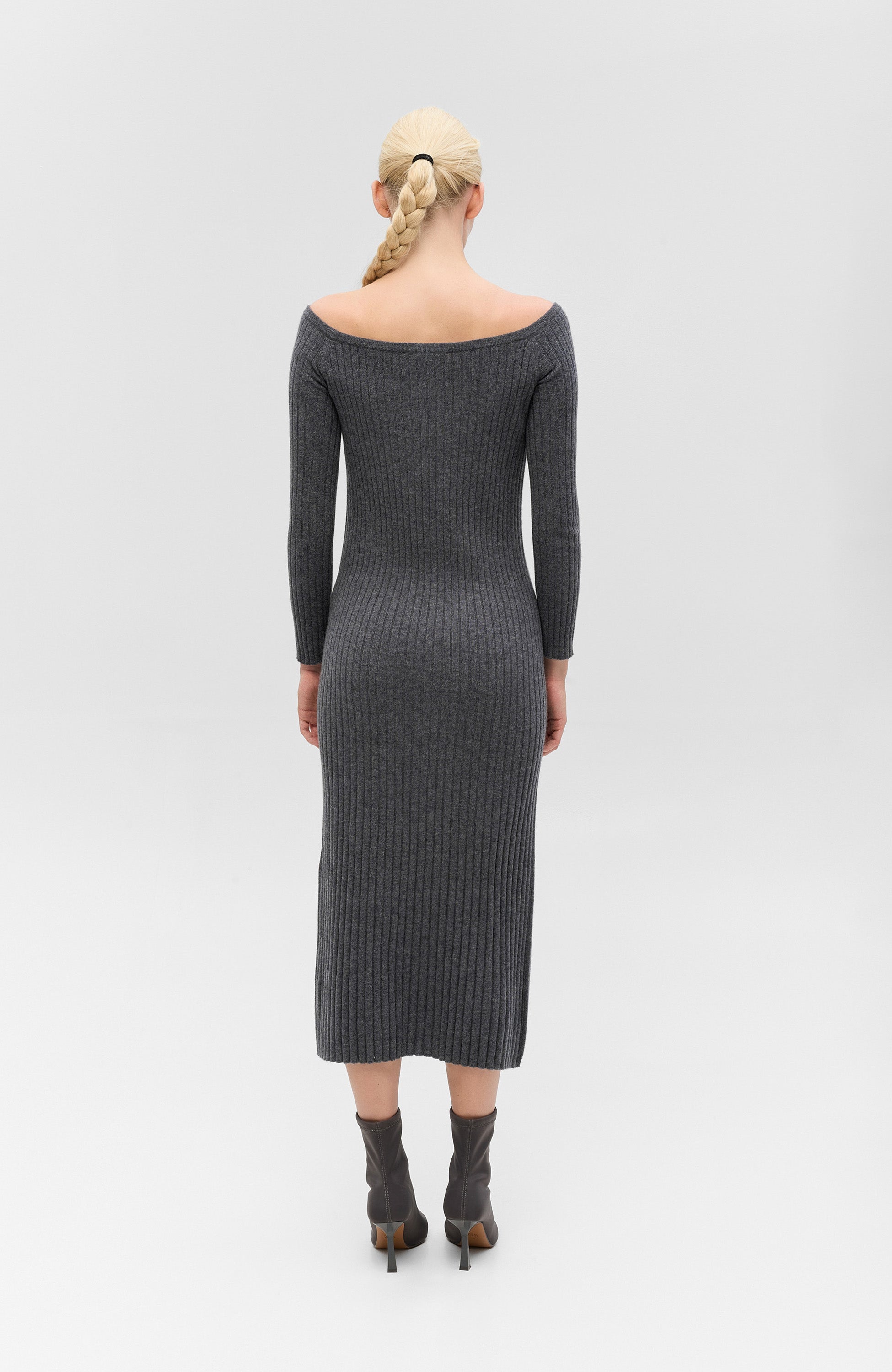 Lisa yang Grey Ribbed cashmere dress nari image 4