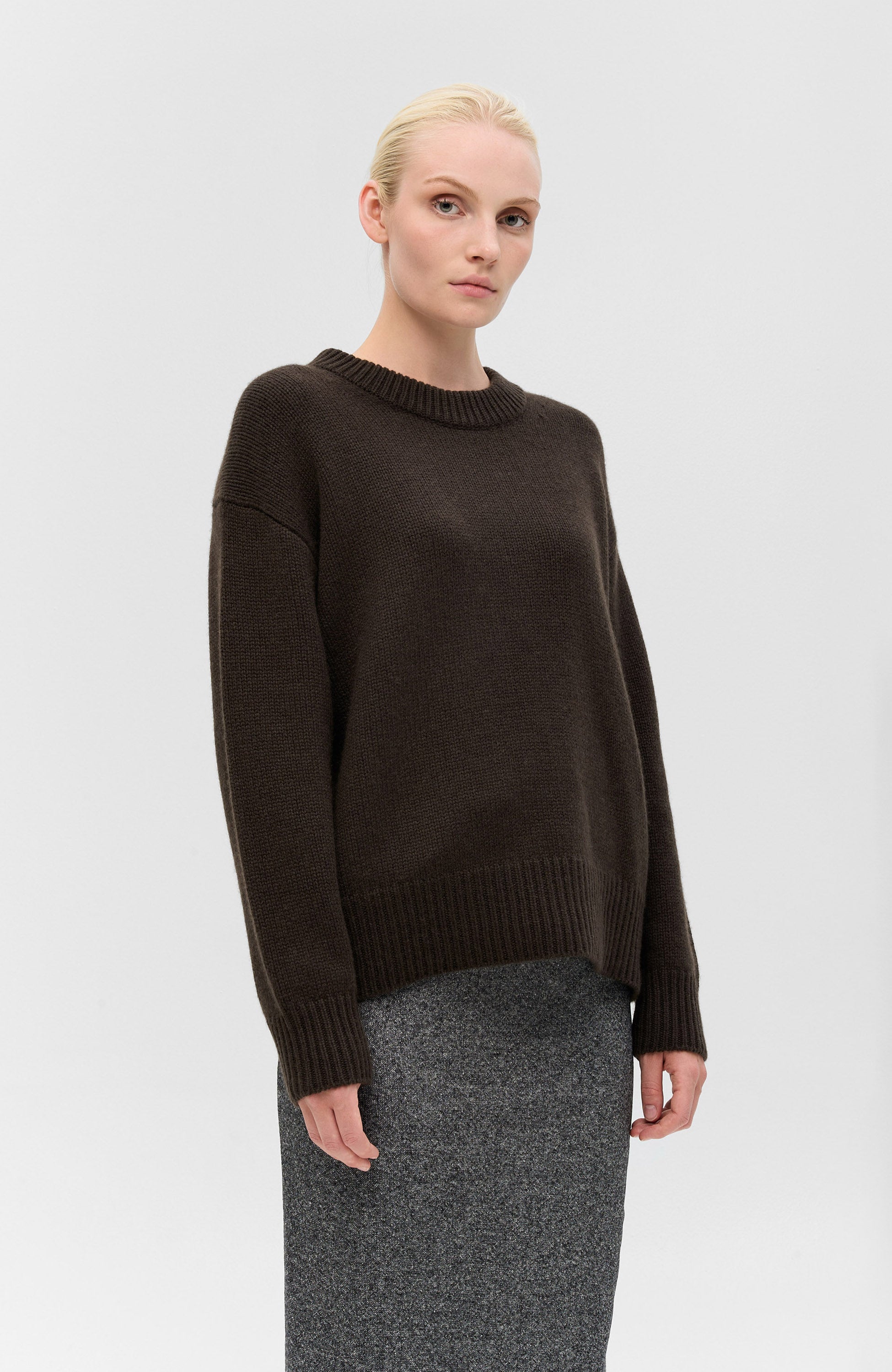Lisa yang Brown Crewneck cashmere sweater renske image 3