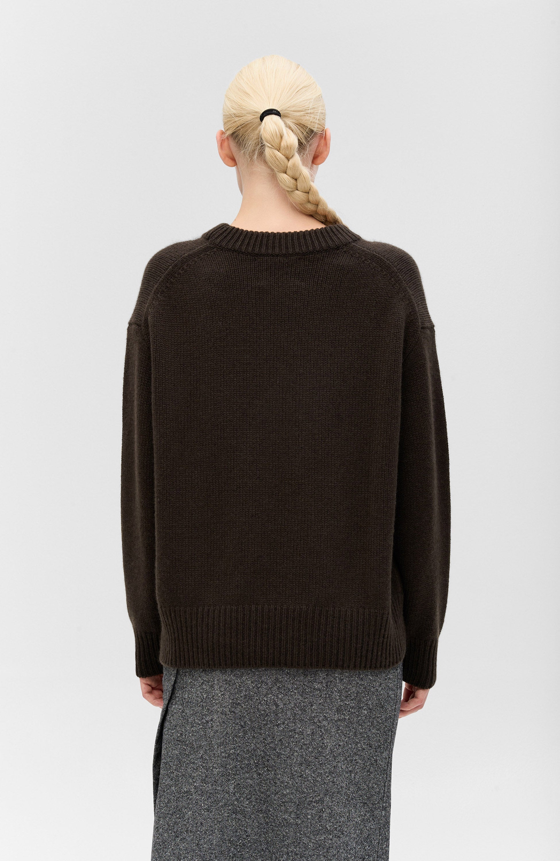 Lisa yang Brown Crewneck cashmere sweater renske image 4