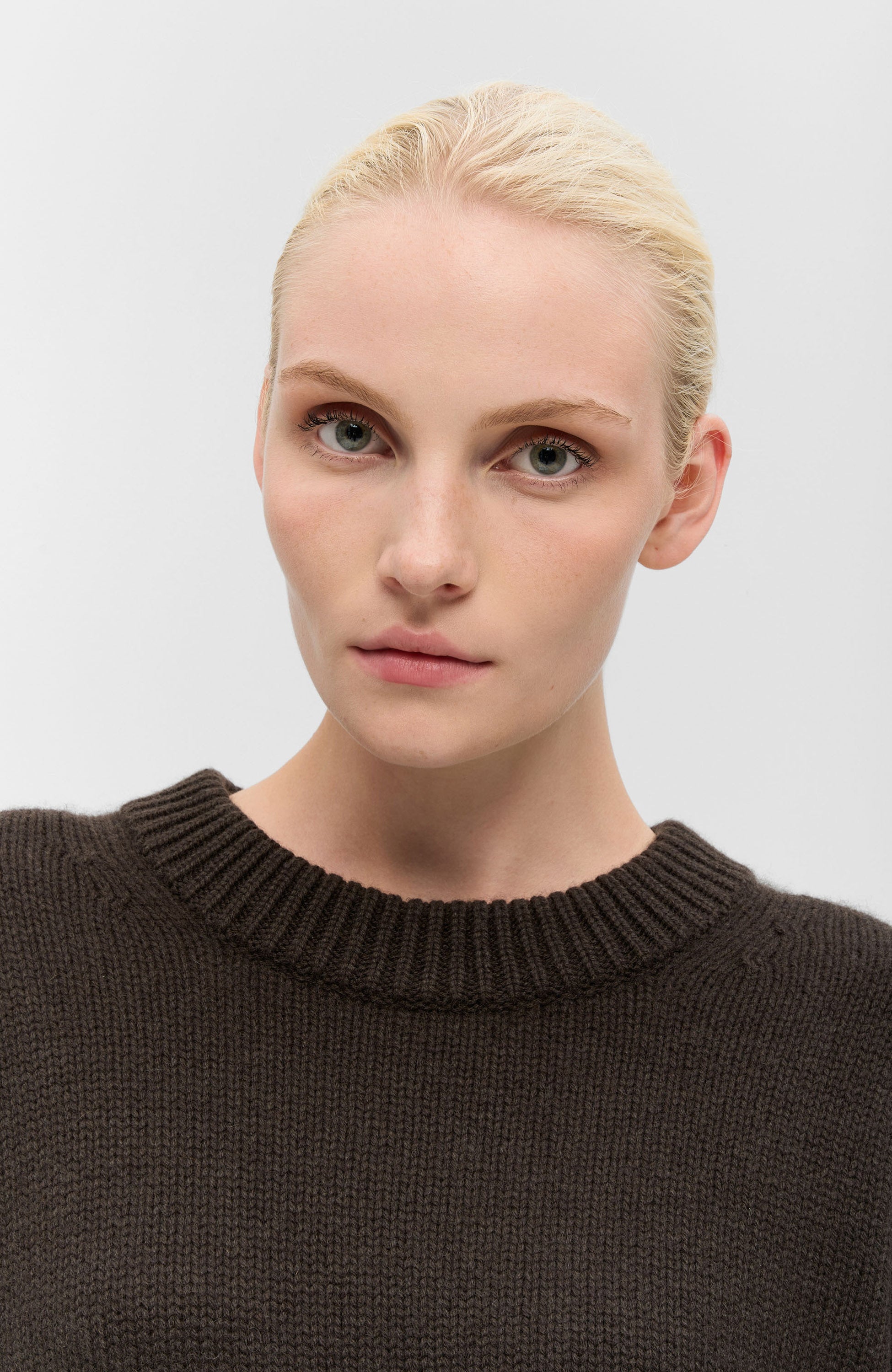 Lisa yang Brown Crewneck cashmere sweater renske image 5