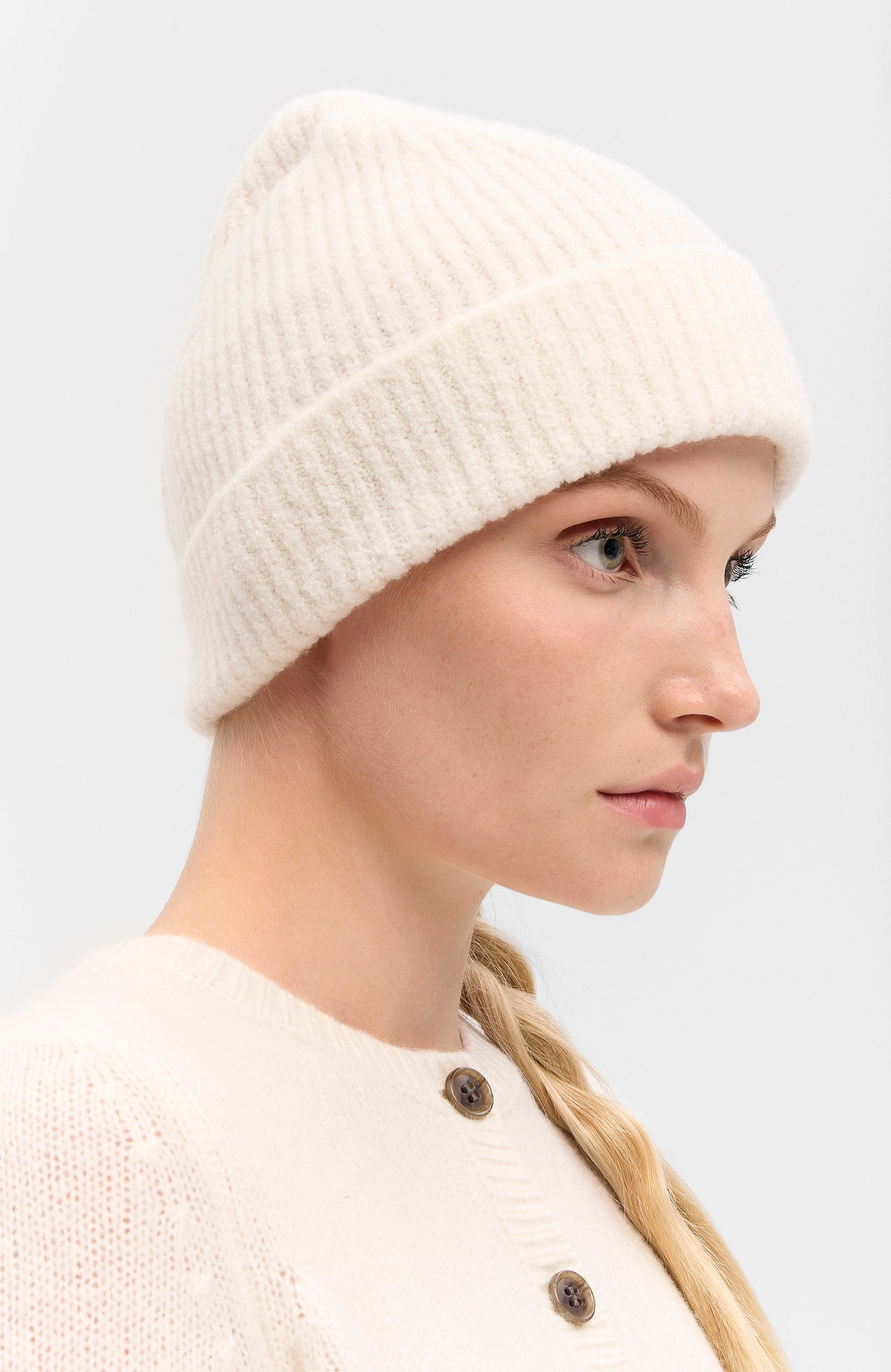 Lisa yang Neutral Kašmiirist buklee beanie image 2