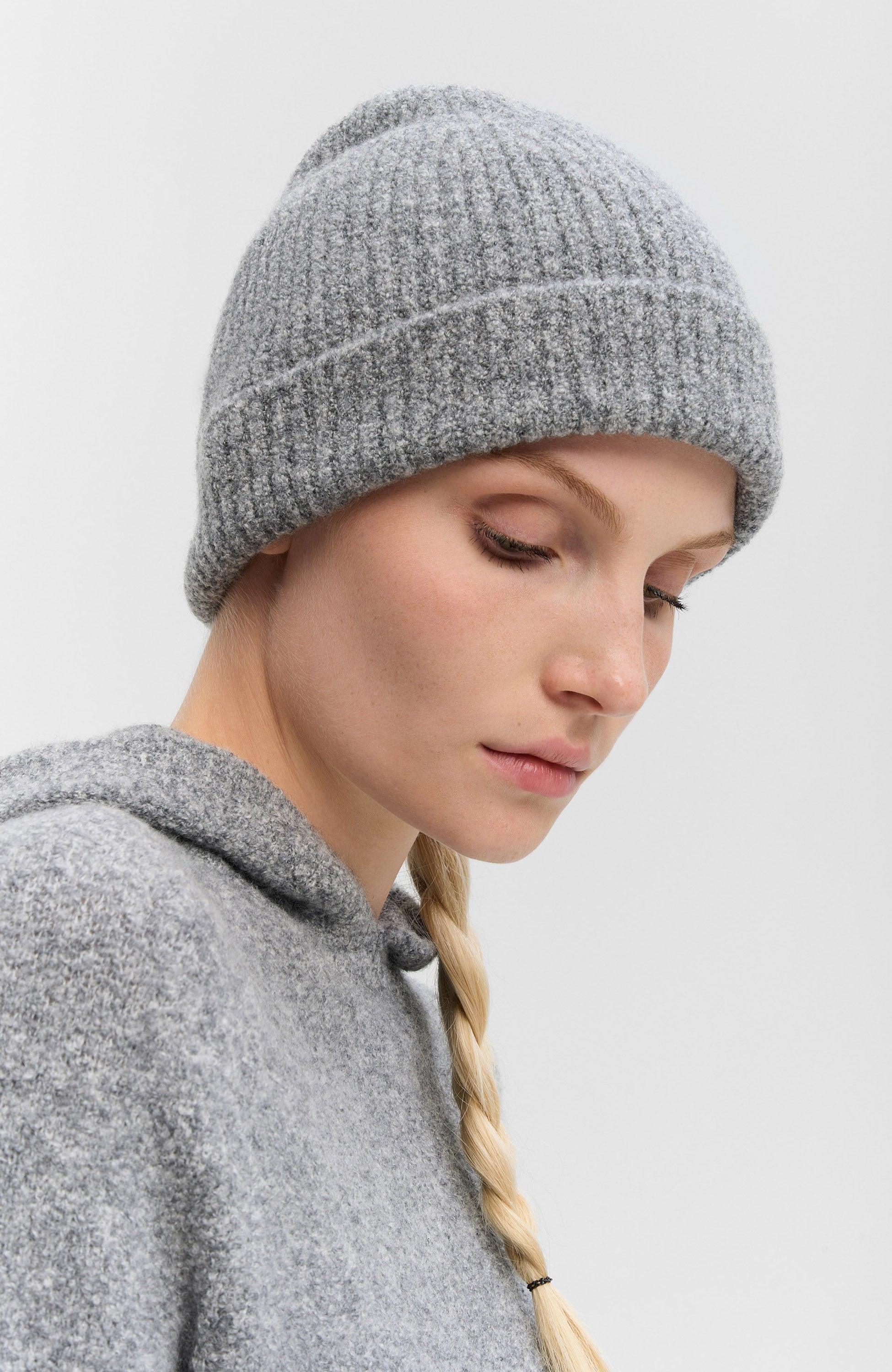 Lisa yang Grey Kašmiirist buklee beanie image 4