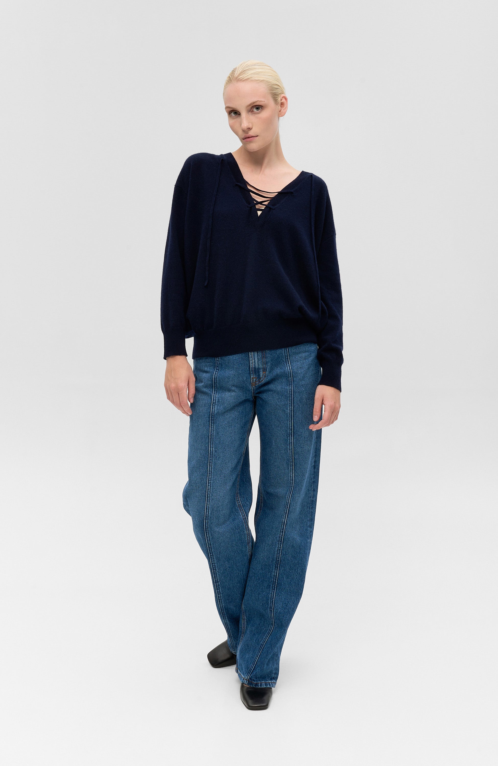 Lisa yang Navy V-neck cashmere jumper erna image 2