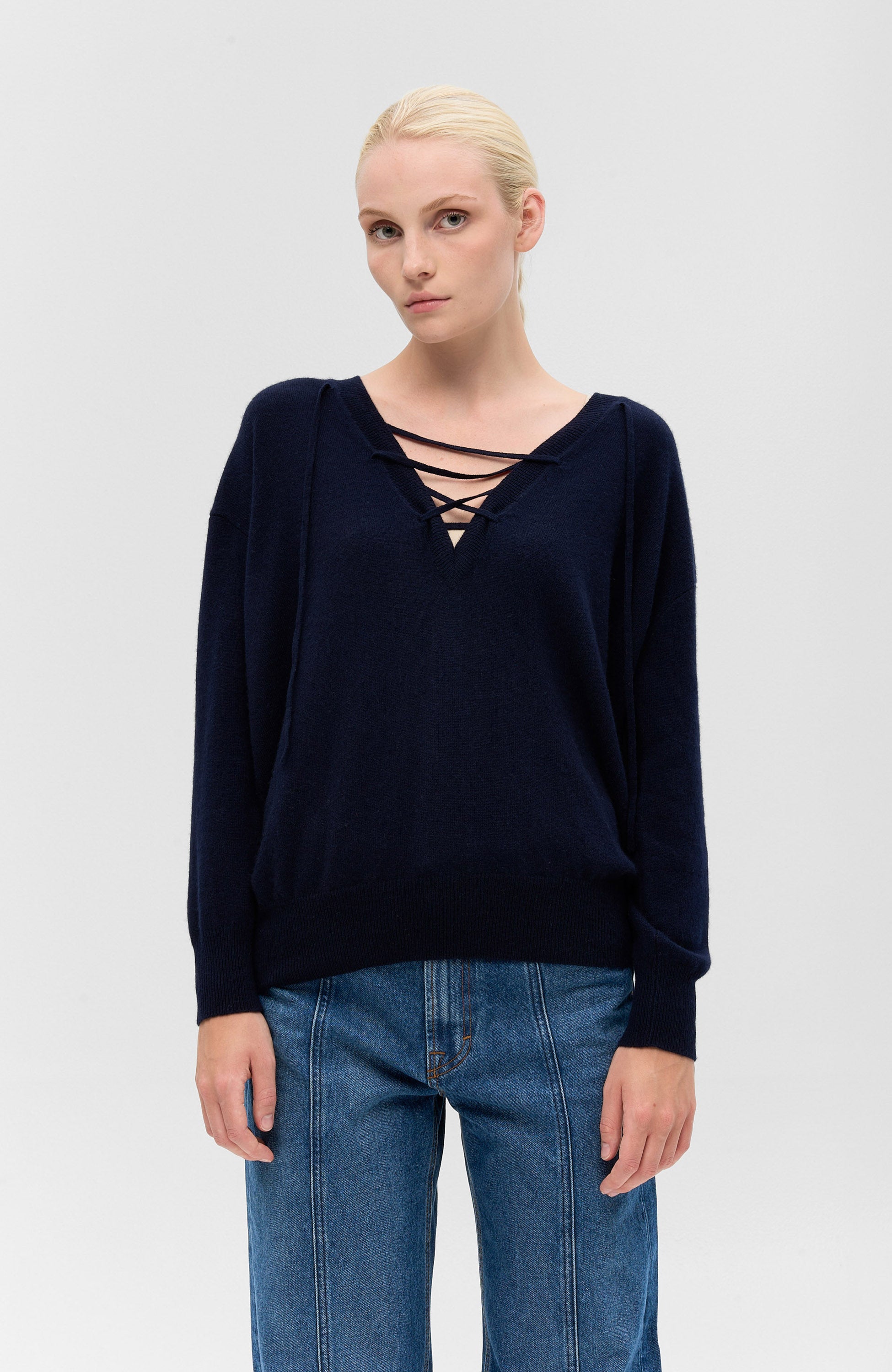 Lisa yang Navy V-neck cashmere jumper erna image 7