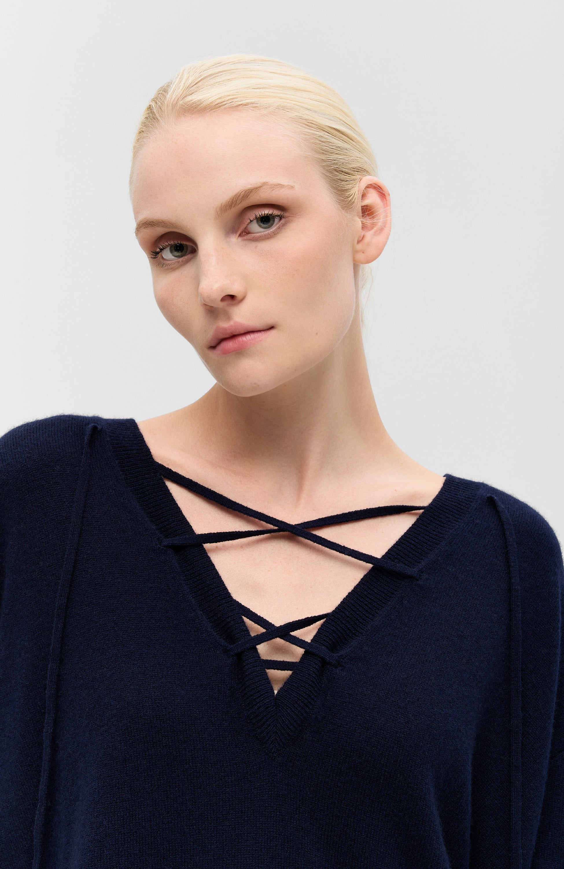 Lisa yang Navy V-neck cashmere jumper erna image 5