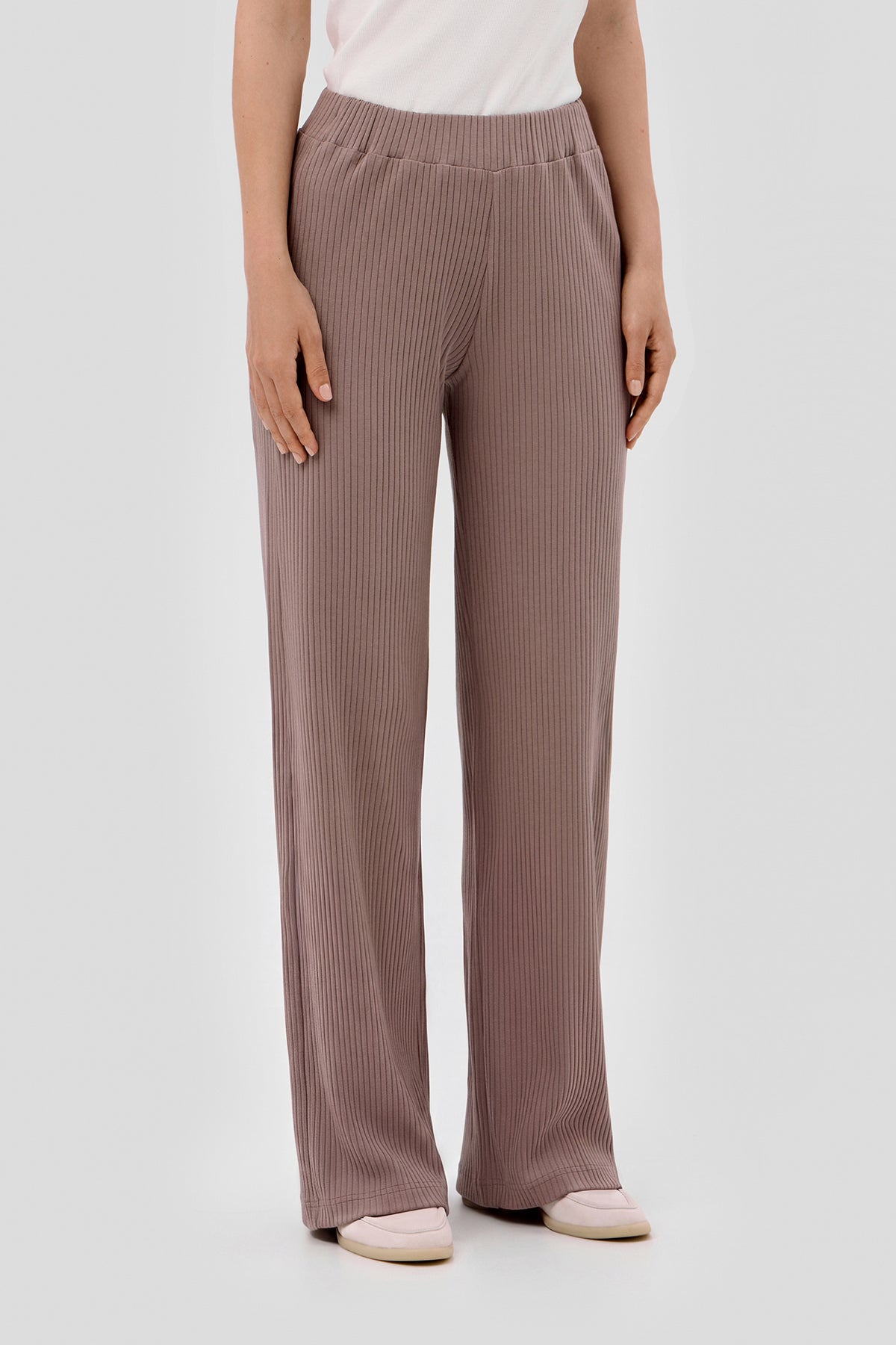 Beige brown Beige Spodnie relaxed image 3