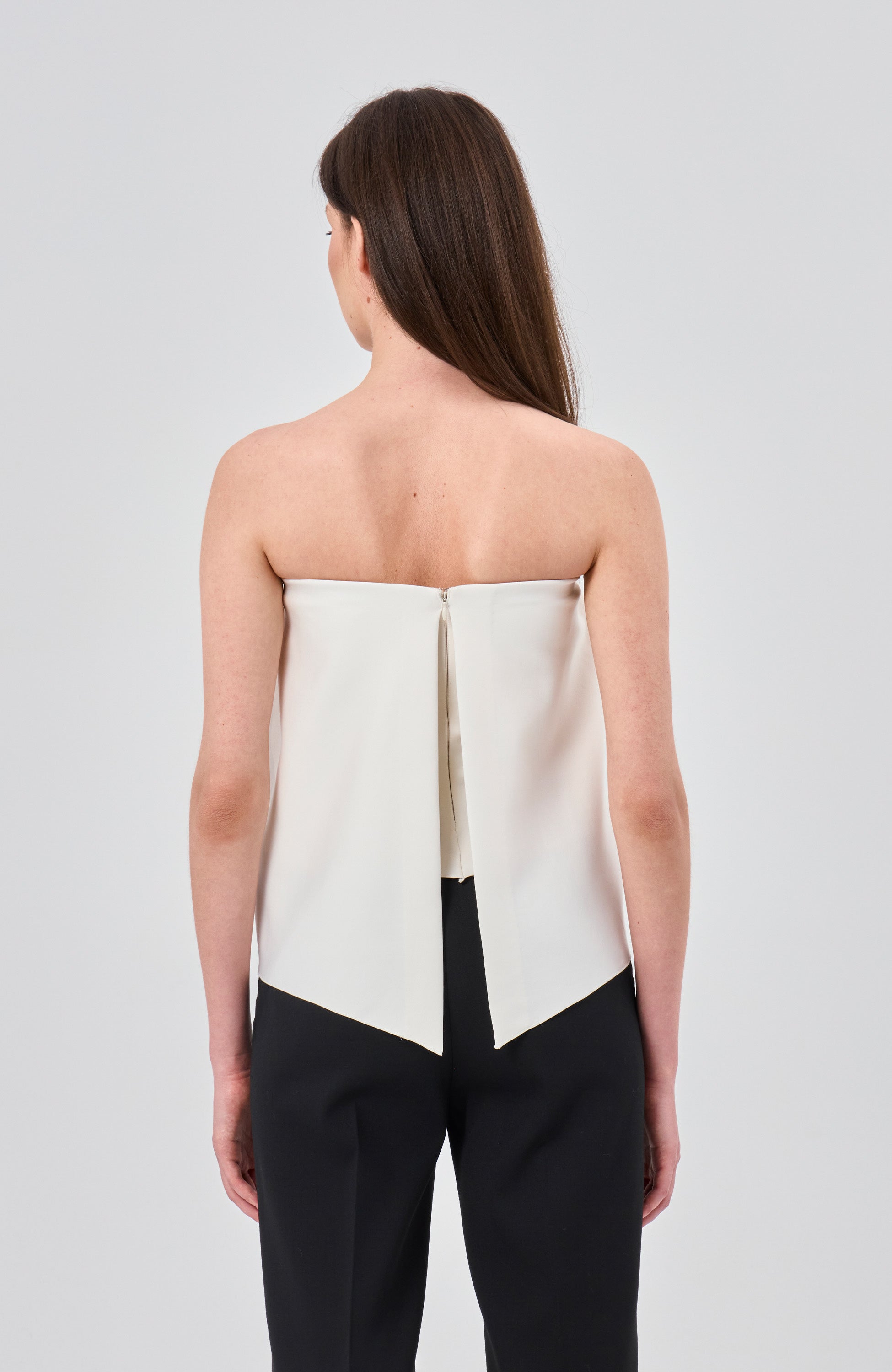 House of dagmar White Top image 4