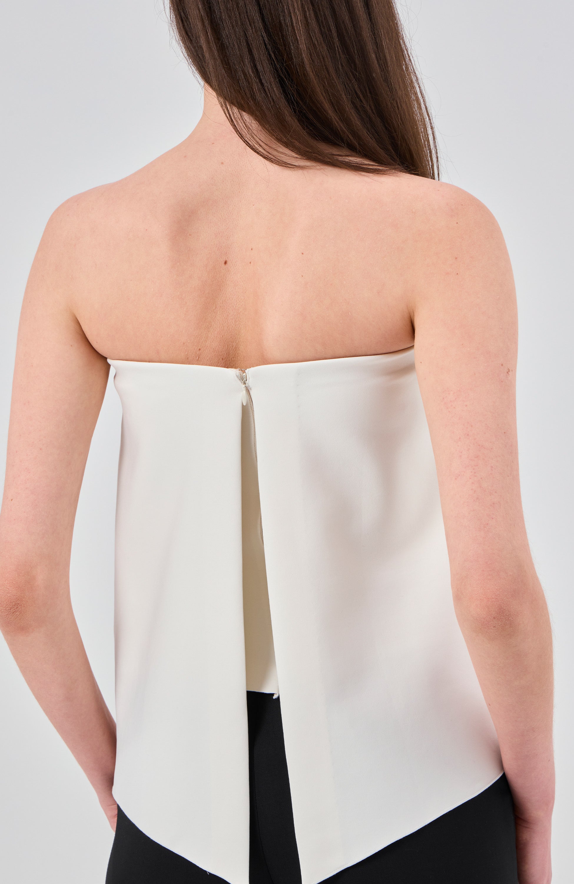 House of dagmar White Top image 6
