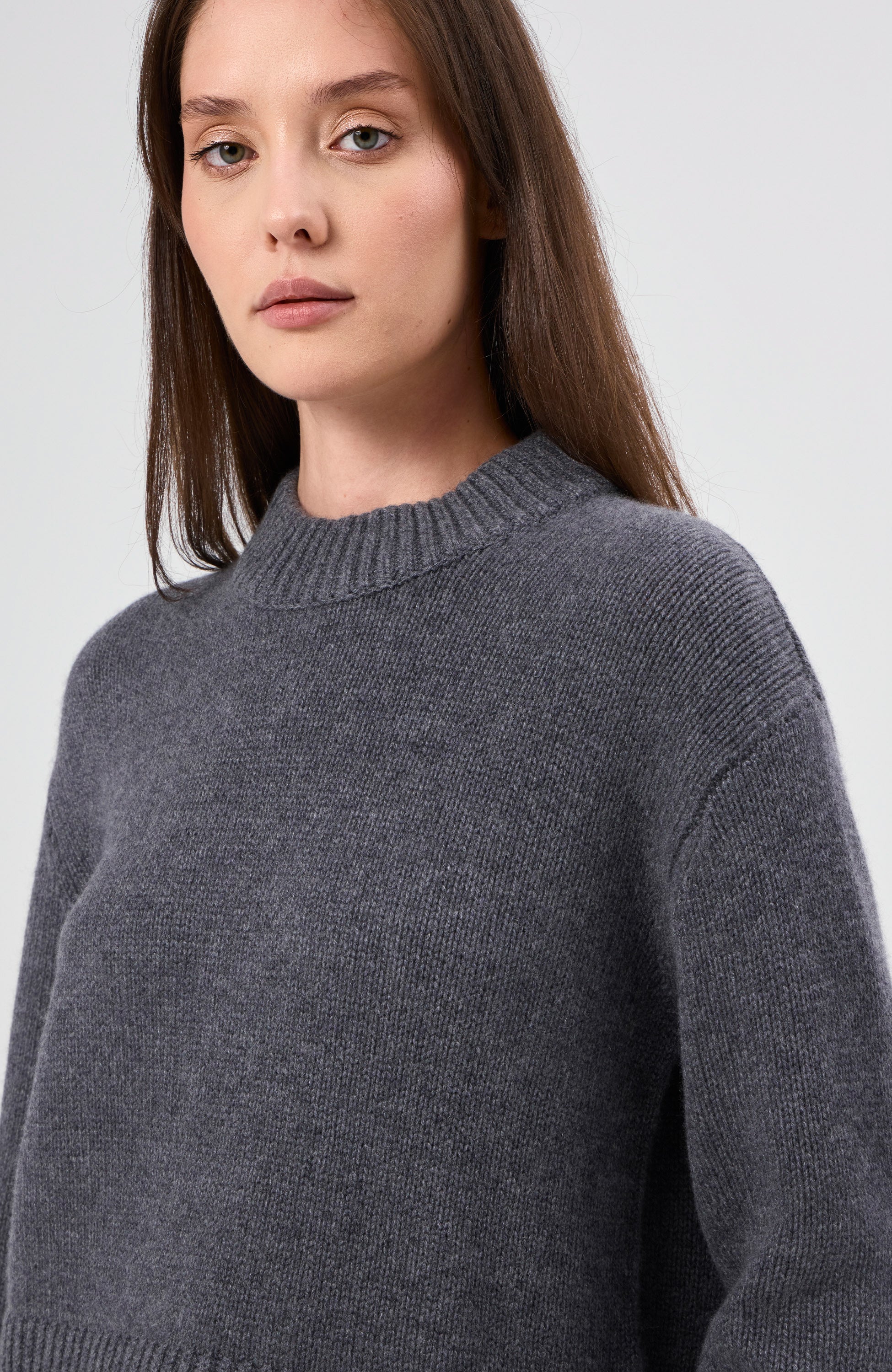 Lisa yang Grey Sweter z kaszmiru sony image 2