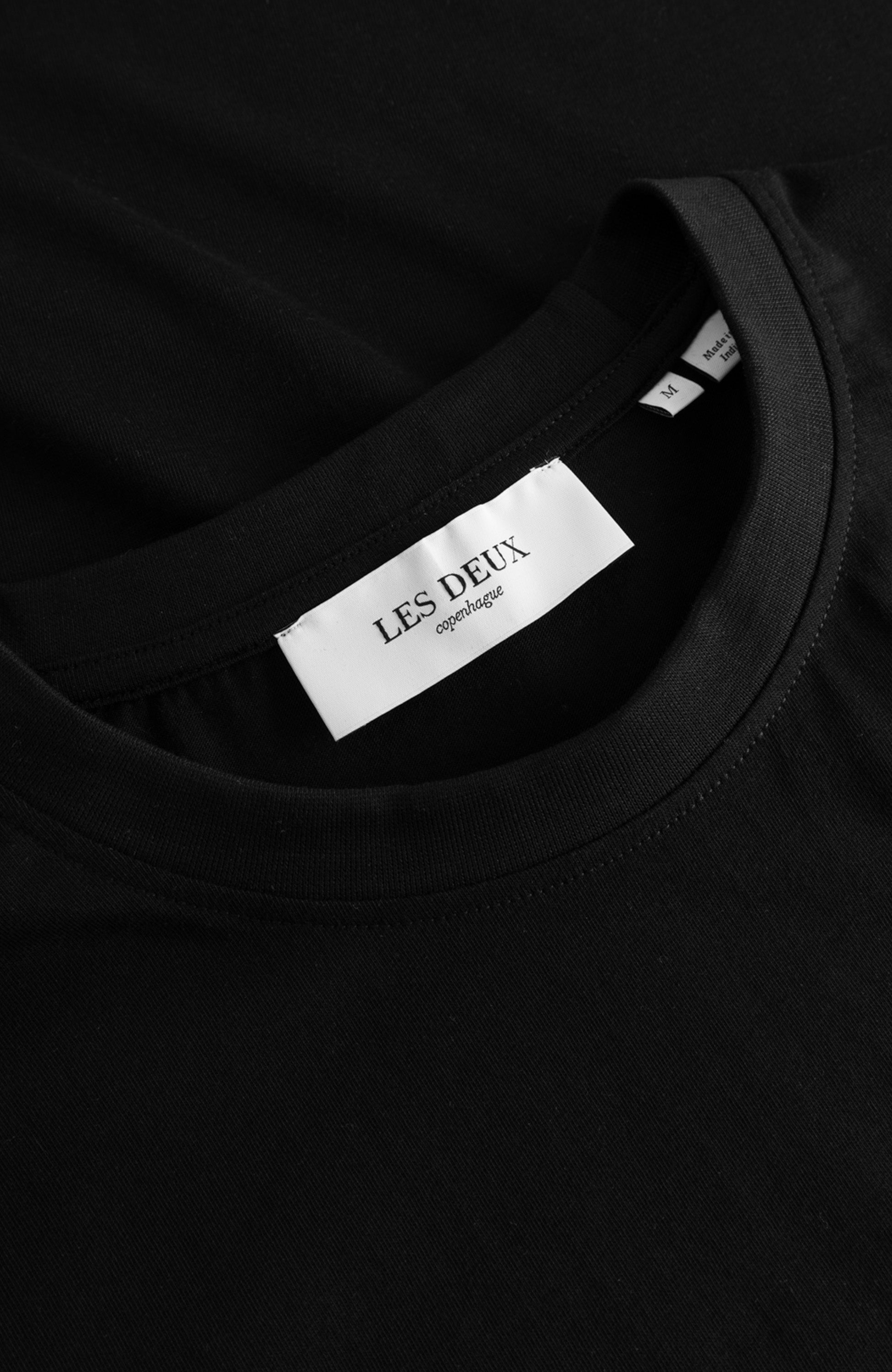 Les deux Black Embroidered t-shirt car wash image 10