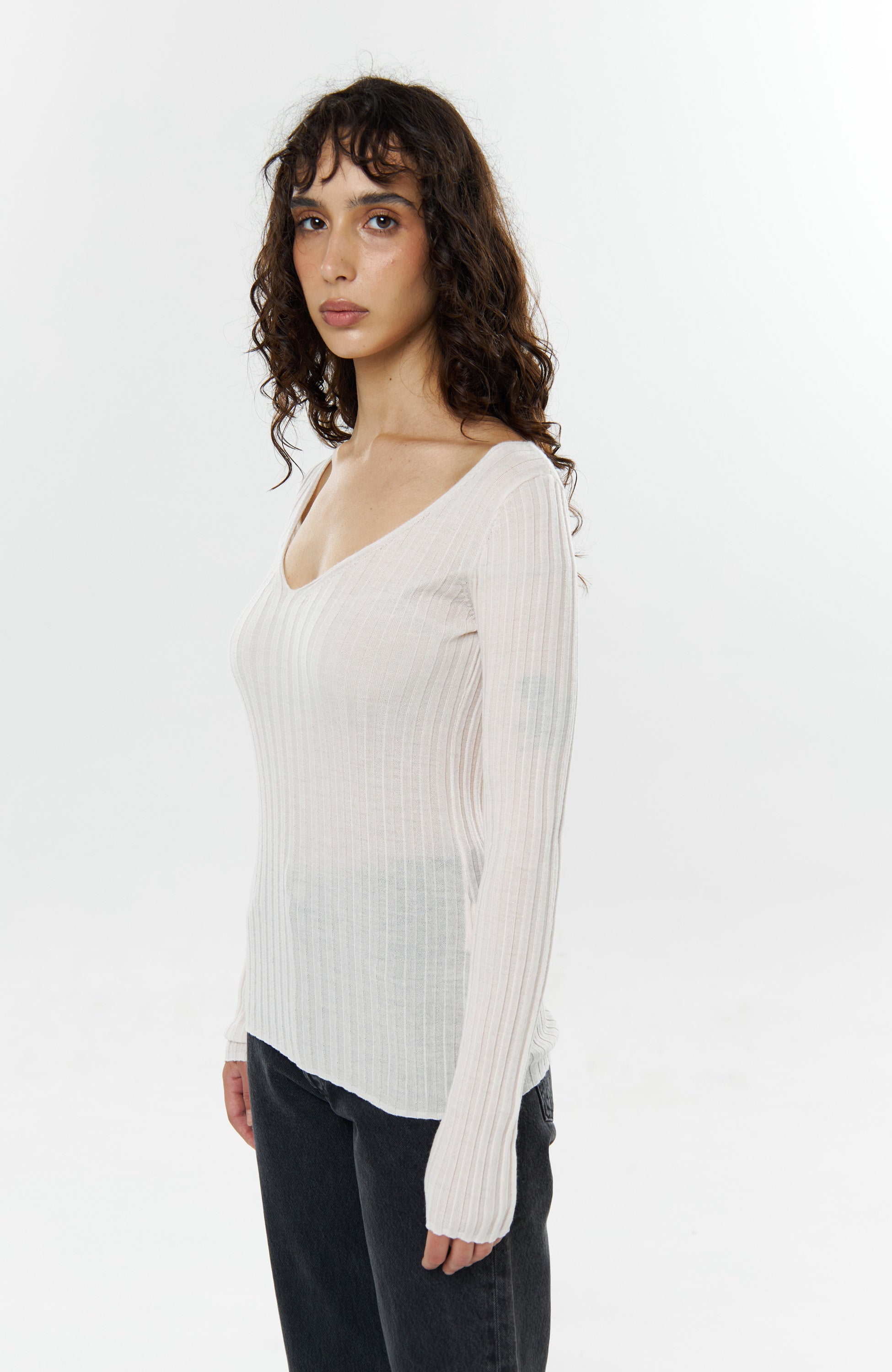 House of dagmar White V-kaelusega meriinovillane topp image 3