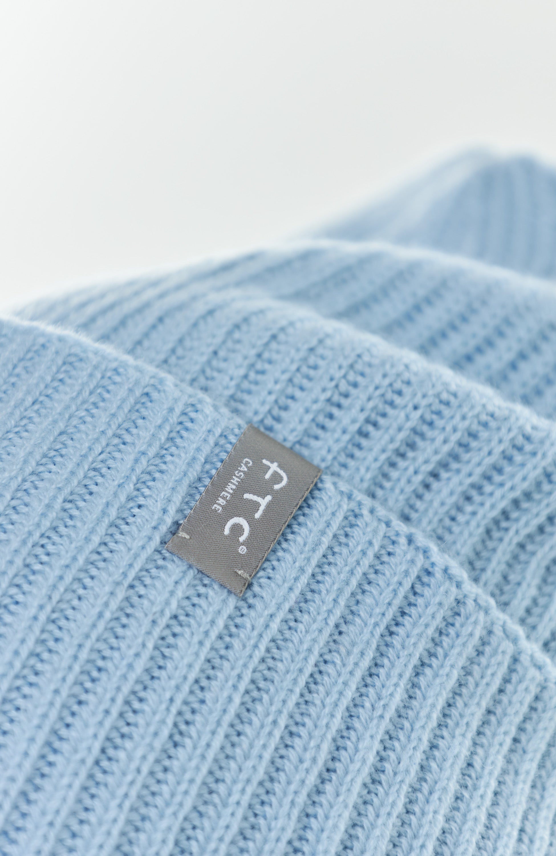 Ftc cashmere Blue Turn-up knitted beanie image 3