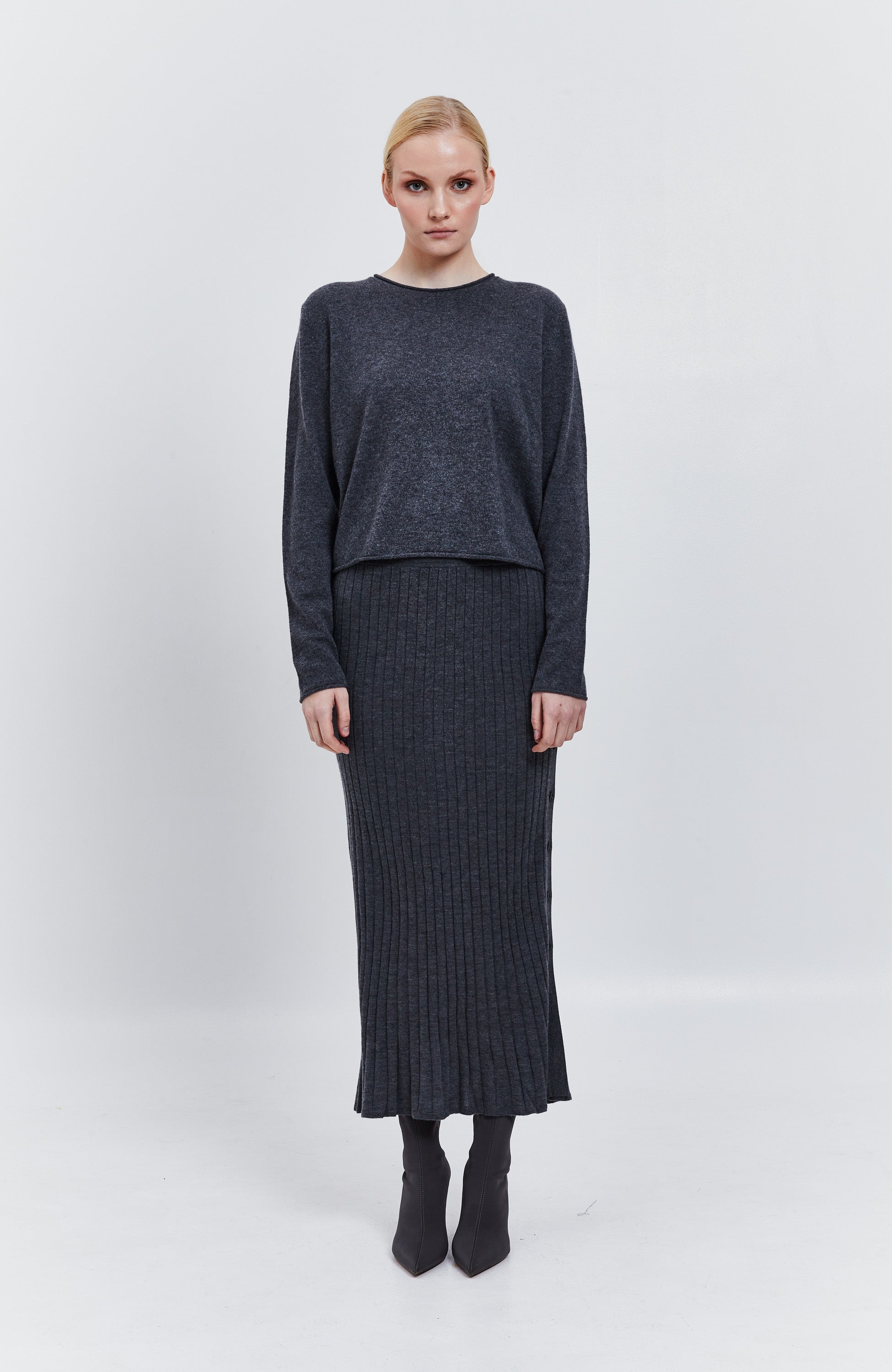 Lisa yang Grey Rollneck cashmere sweater ida image 4